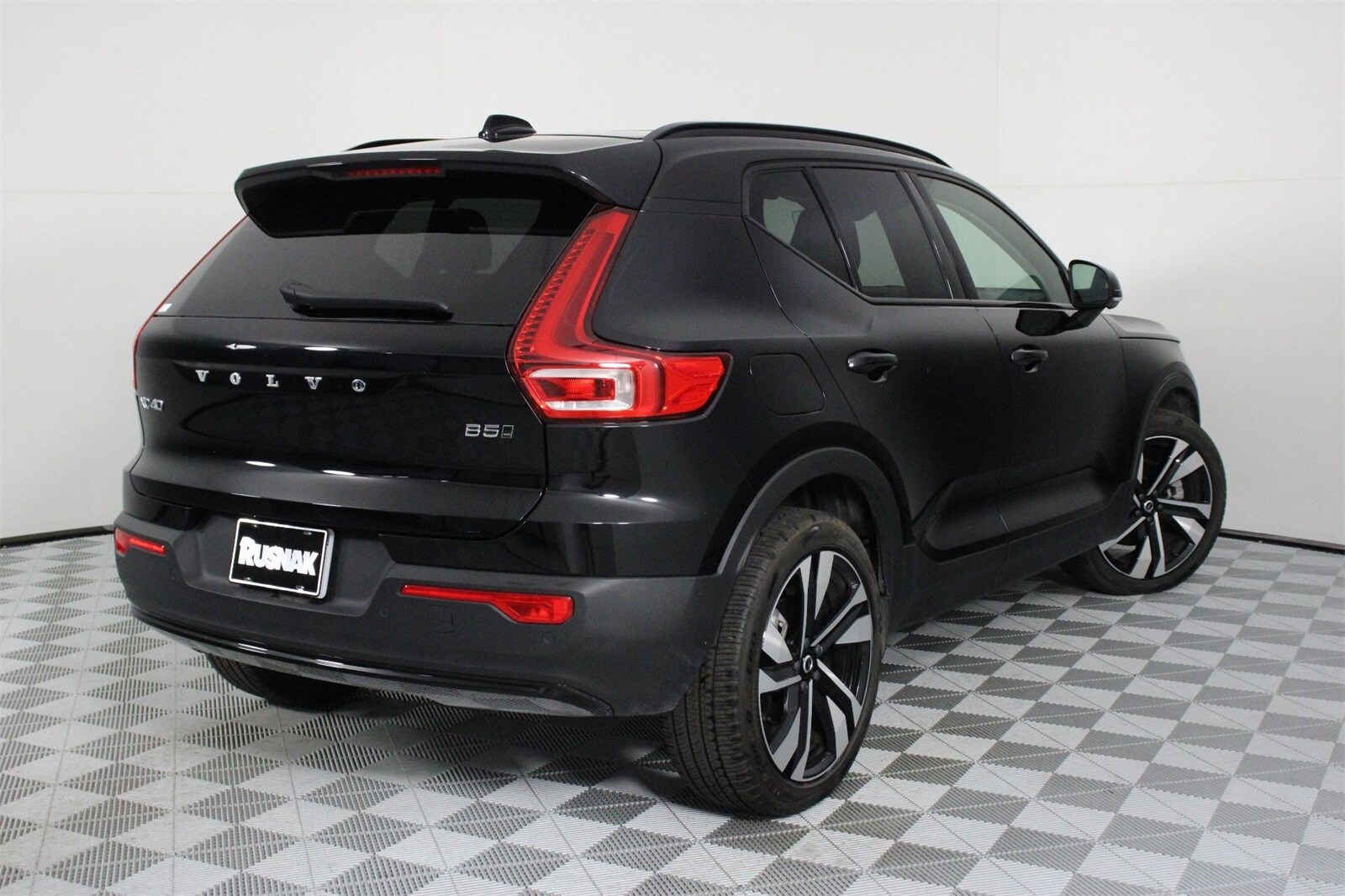 2025 Volvo XC40 Plus photo 4