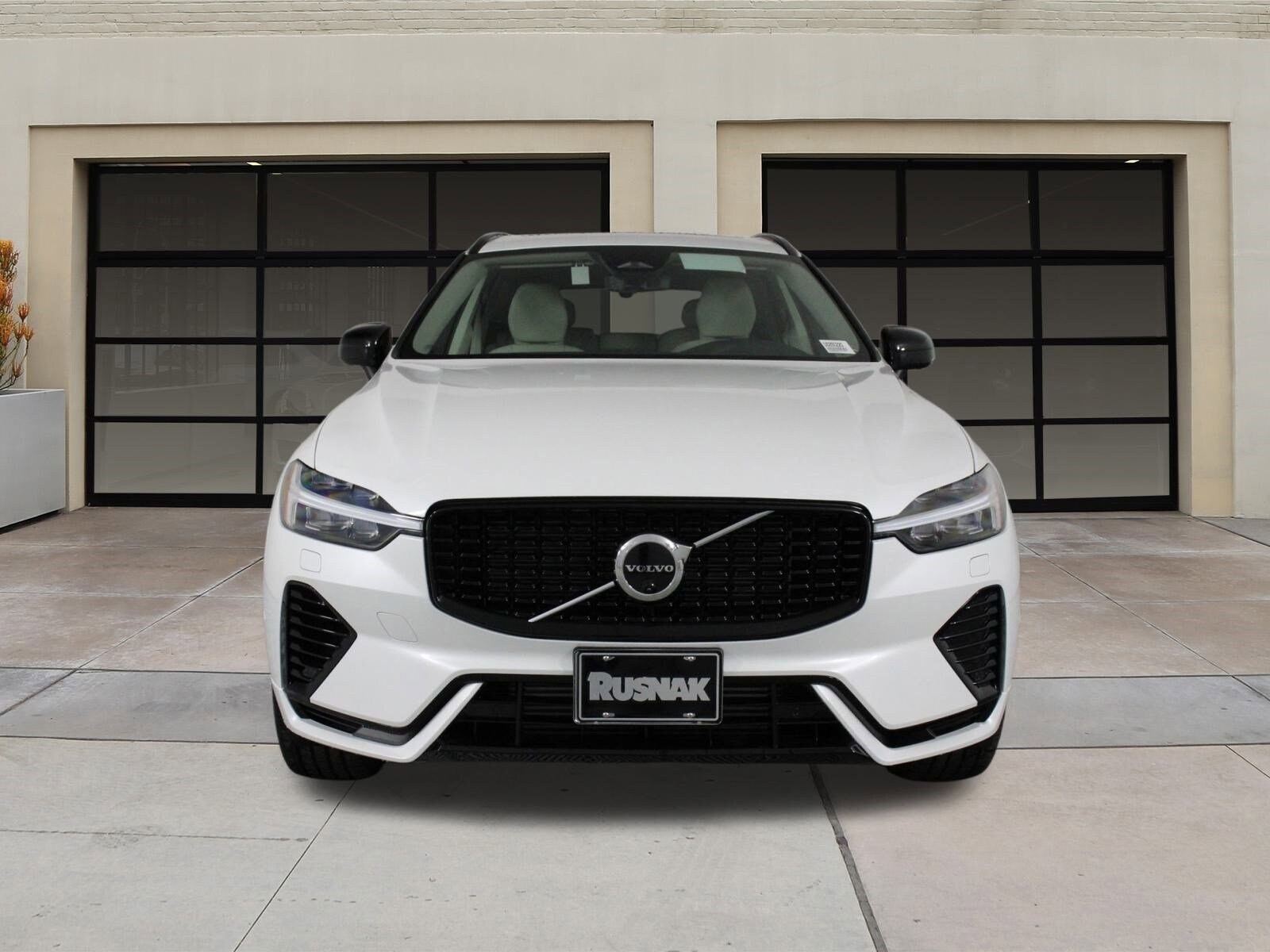 2025 Volvo XC60 Hybrid T8 Plus photo 2