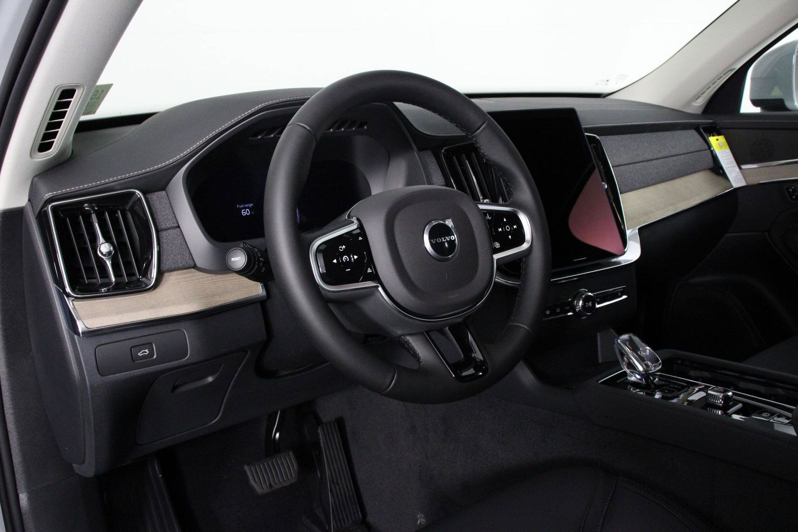 2025 Volvo XC90 Core - Photo 8