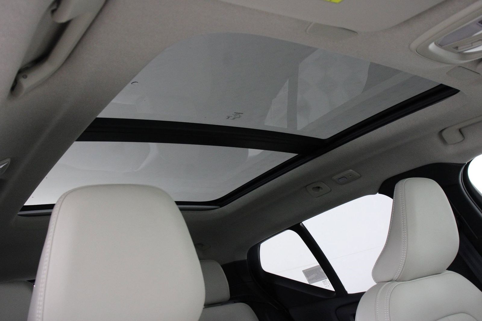 2026 Volvo XC40 Plus - Photo 23