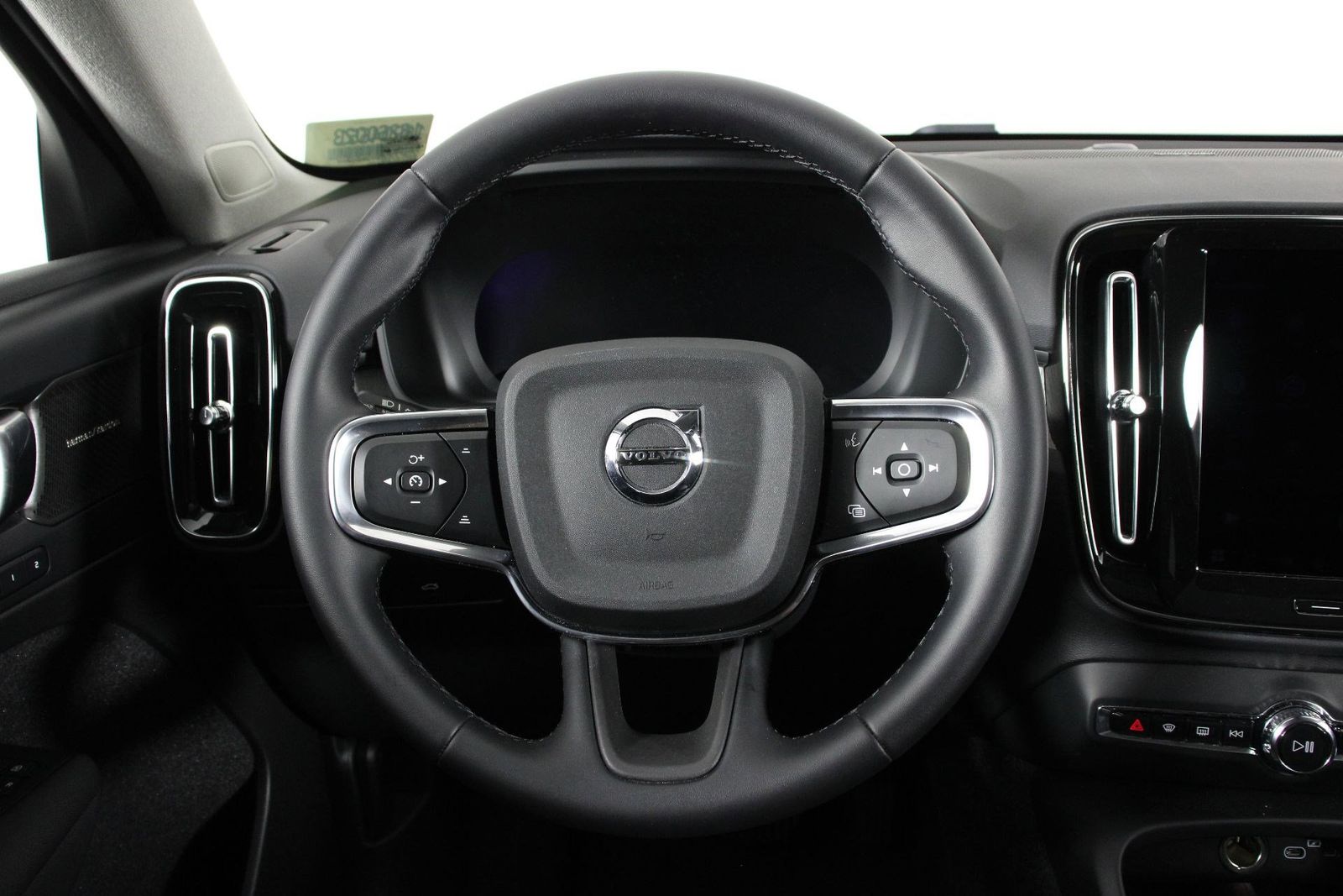 2026 Volvo XC40 B5 Ultra photo 3