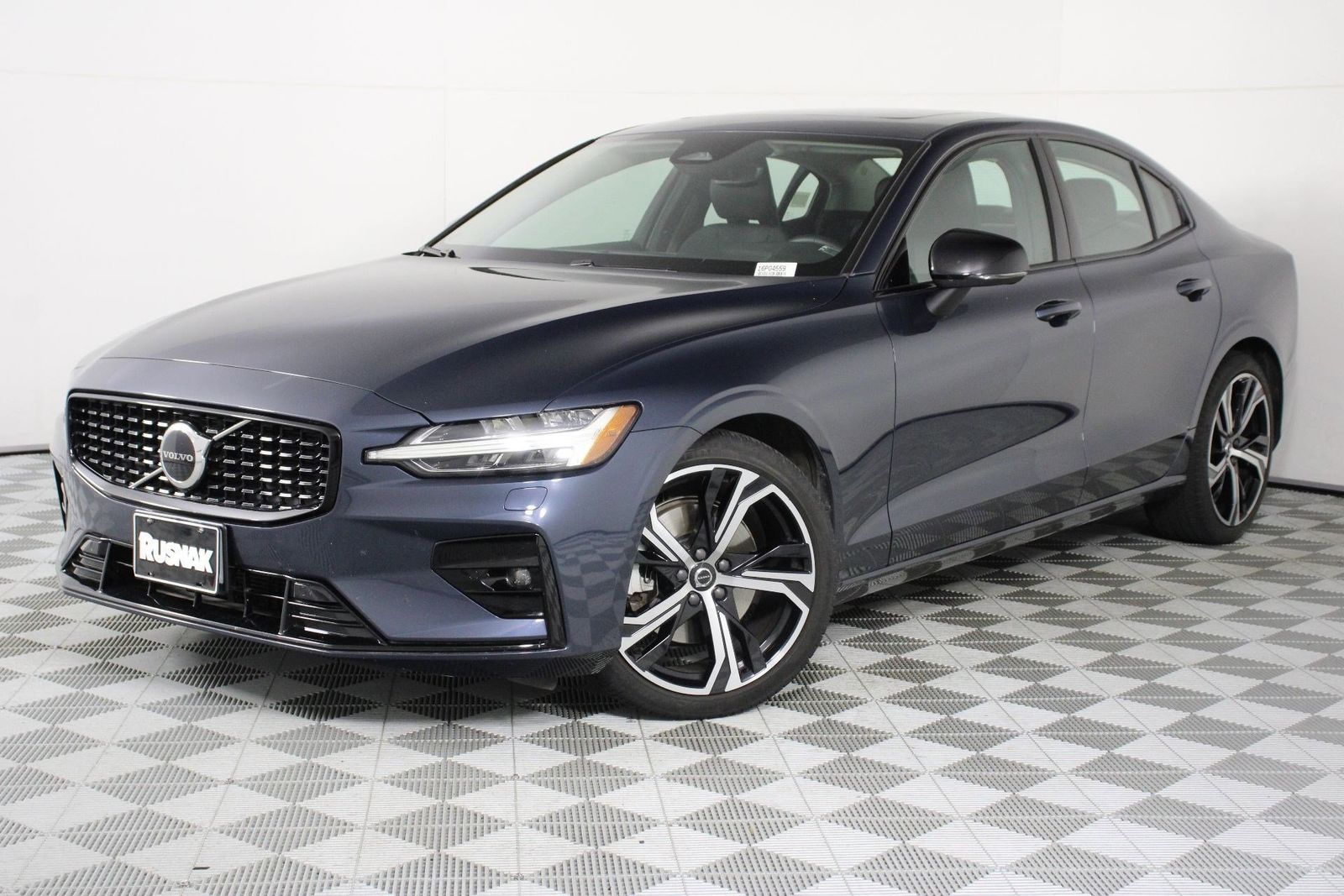 2023 Volvo S60 B5 Core Dark Theme photo 2