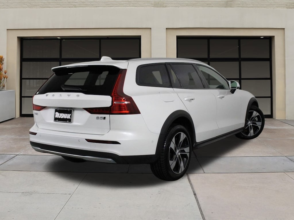 Certified 2025 Volvo V60 Cross Country B5 Plus Wagon