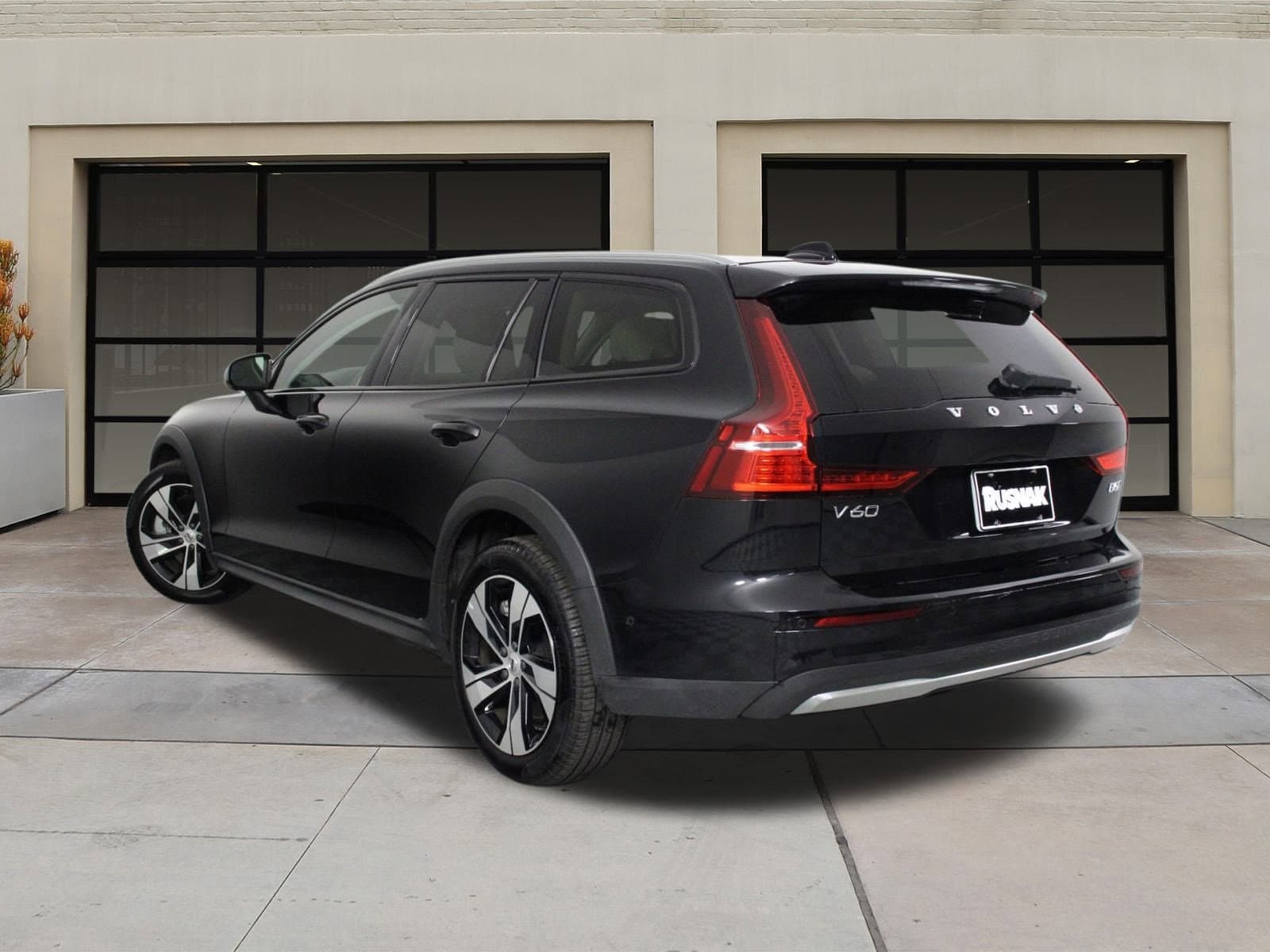 Certified 2024 Volvo V60 Cross Country Plus with VIN YV4L12WY0R2136372 for sale in Pasadena, CA