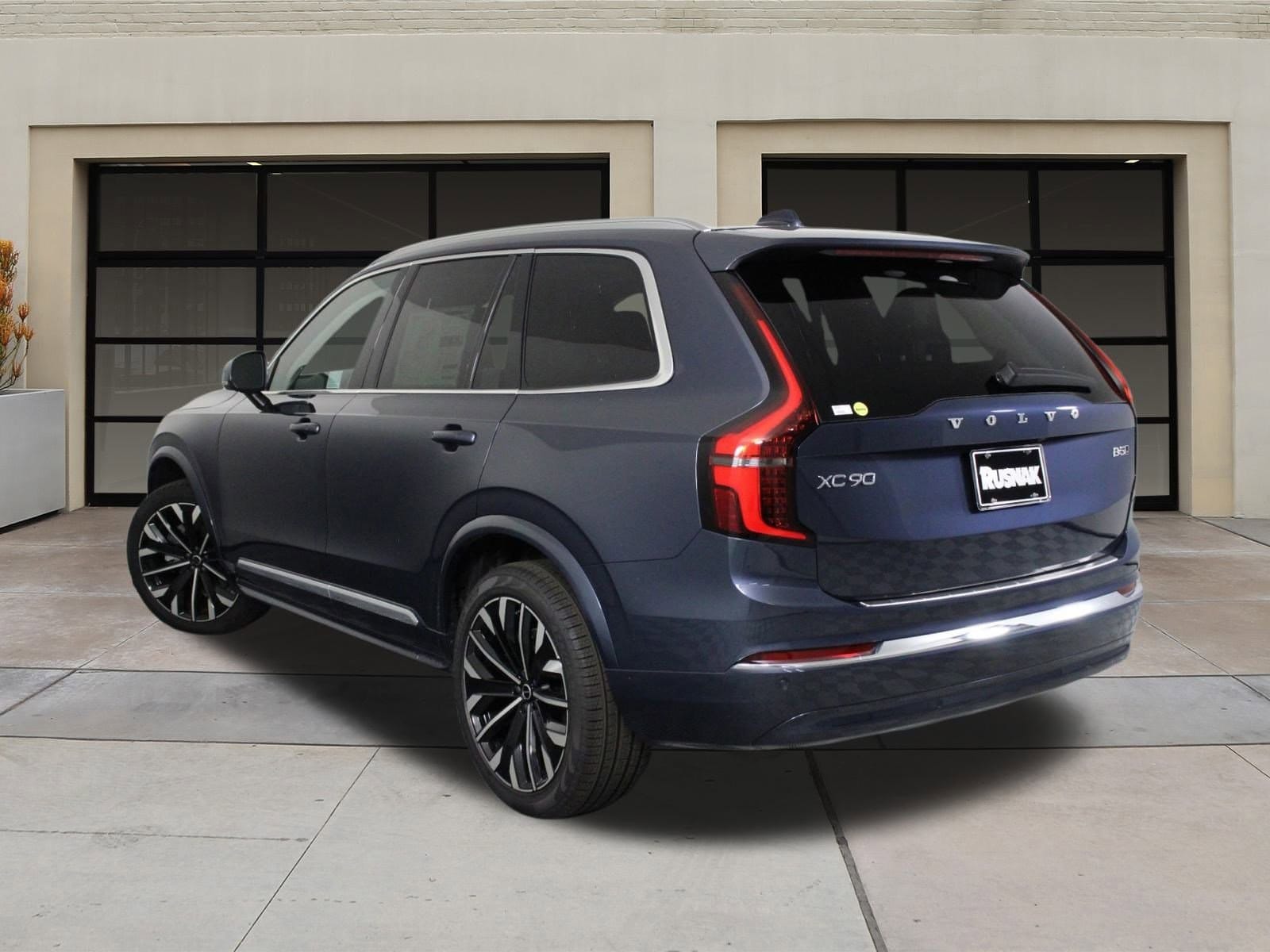 2025 Volvo XC90 B5 (2025.5) Core photo 3