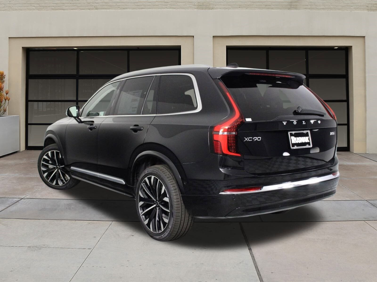 2026 Volvo XC90 B5 Plus photo 3