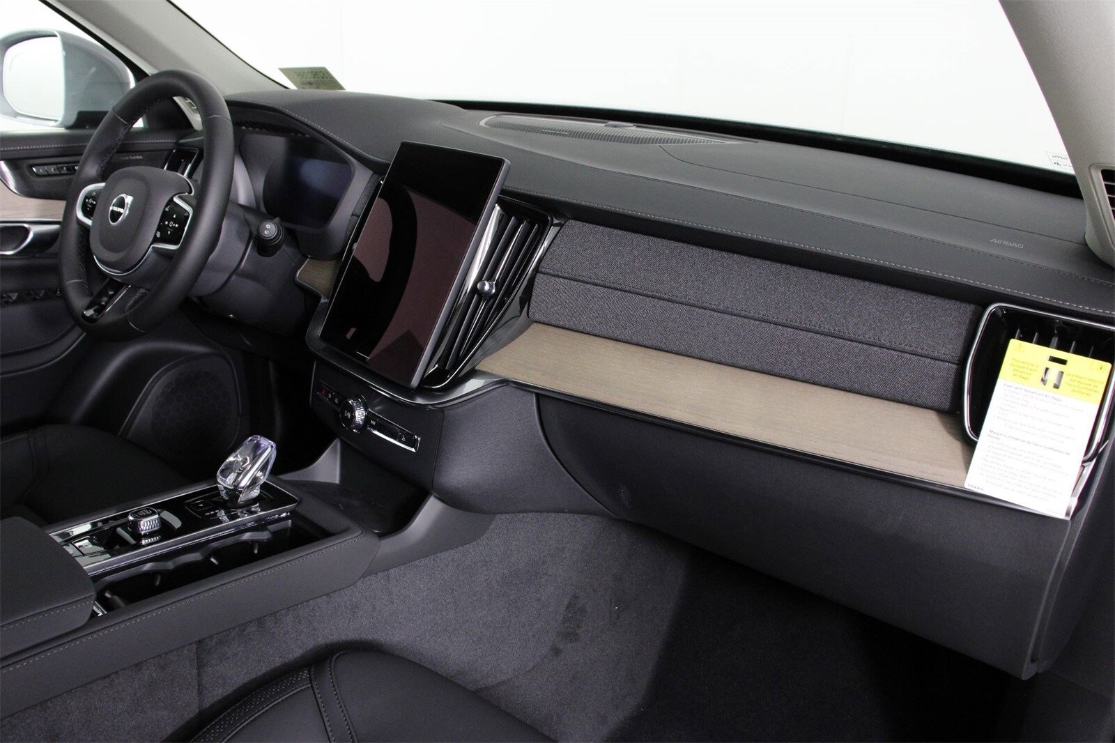 2026 Volvo XC90 Plus - Photo 9