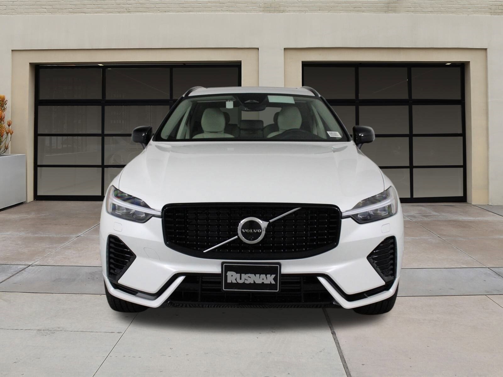 2025 Volvo XC60 Hybrid T8 Plus photo 2