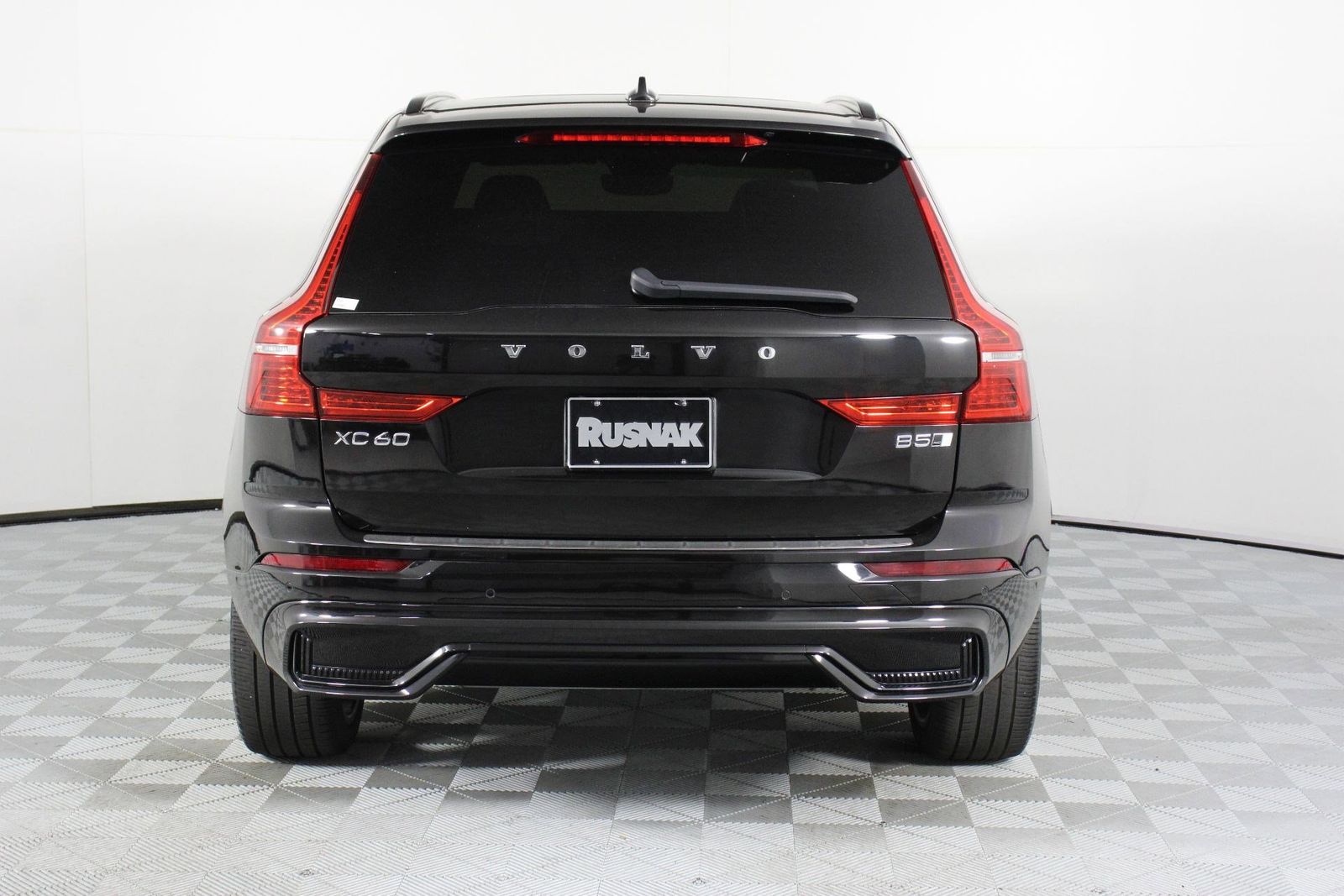 2023 Volvo XC60 B5 Ultimate Dark Theme photo 4