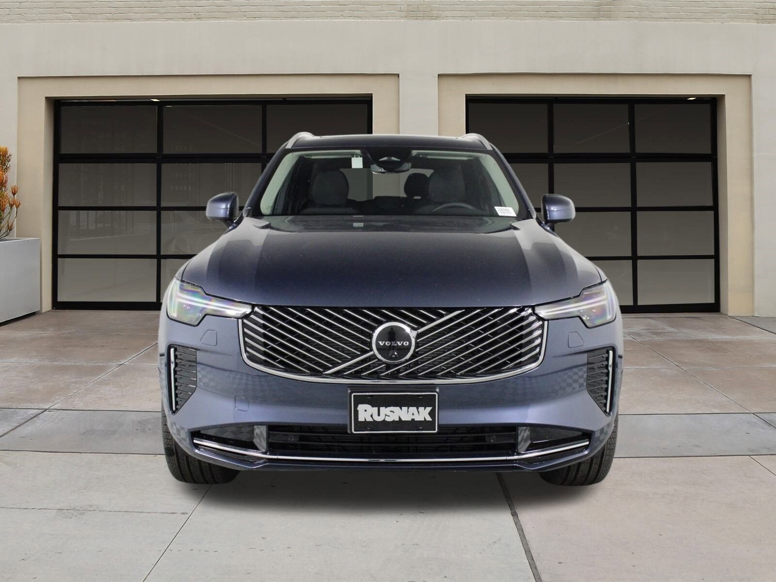 2025 Volvo XC90 Plus photo 2