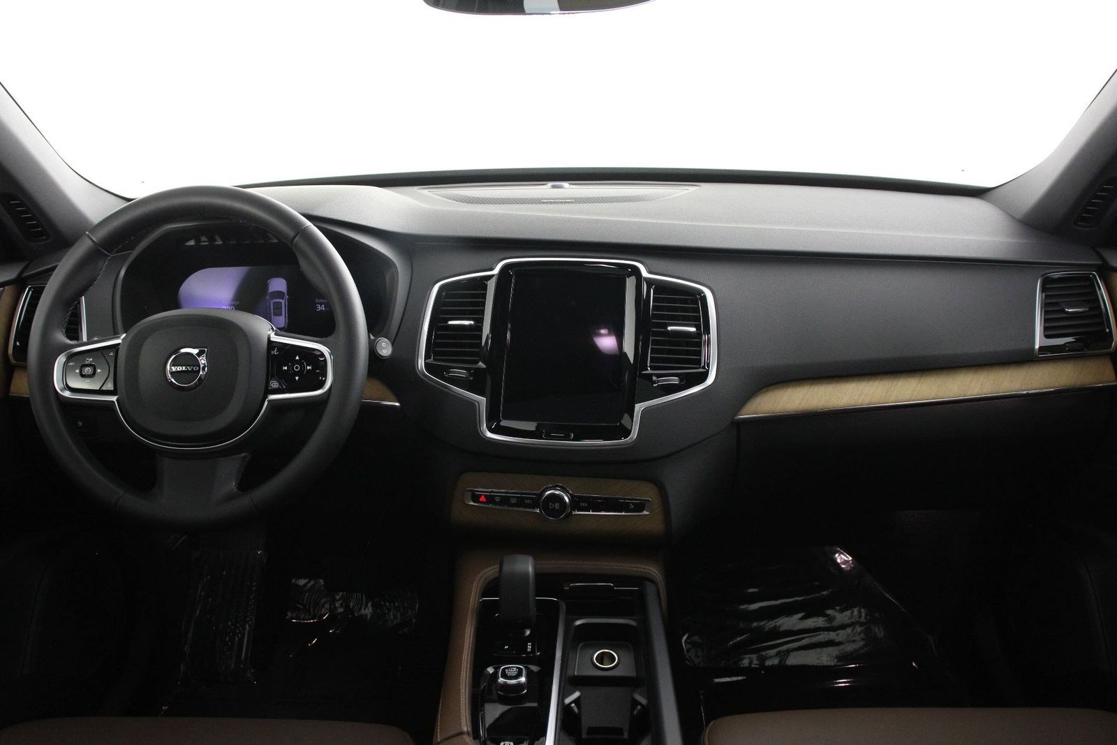 2024 Volvo XC90 plug-in hybrid T8 Plus Bright Theme 7 Passenger photo 6