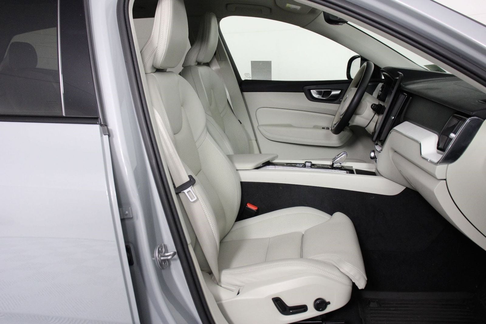2026 Volvo XC60 Ultra - Photo 29