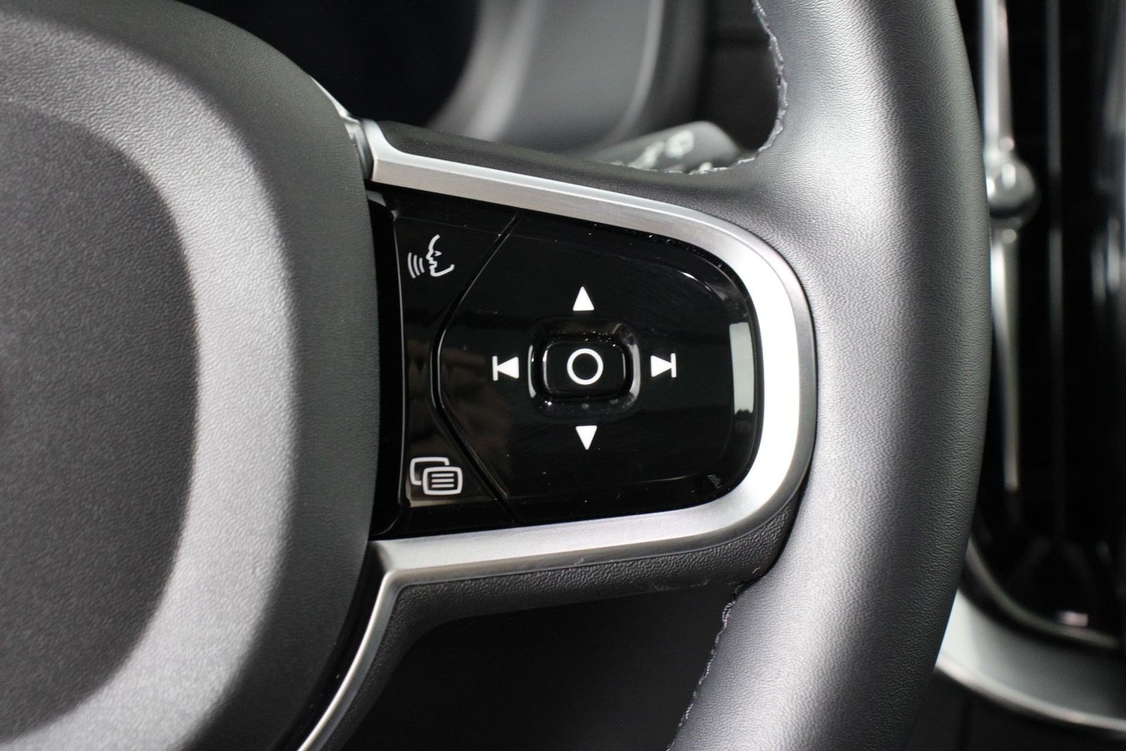 2026 Volvo XC90 Plus - Photo 11