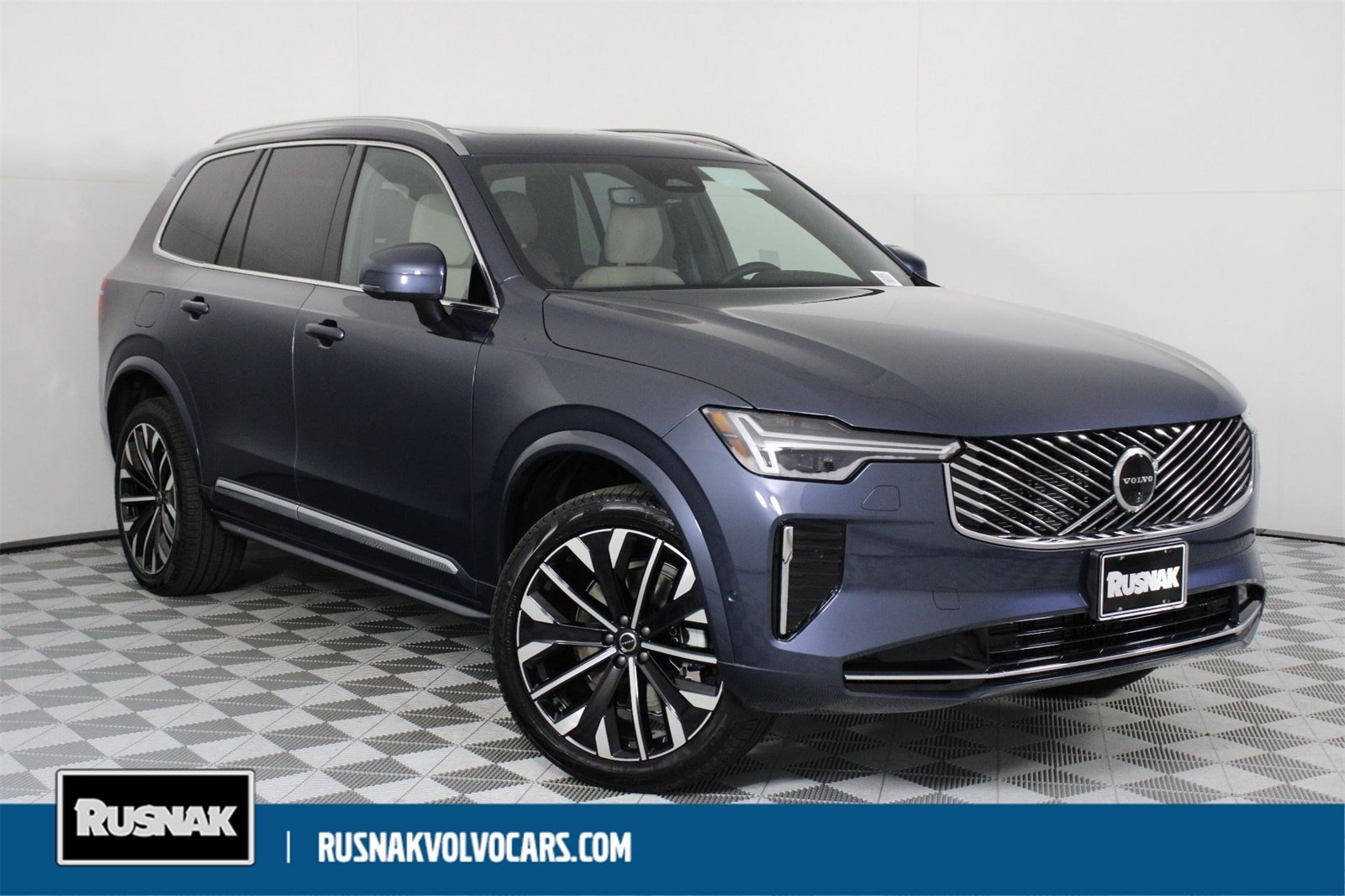 2026 Volvo XC90 Plus's photo