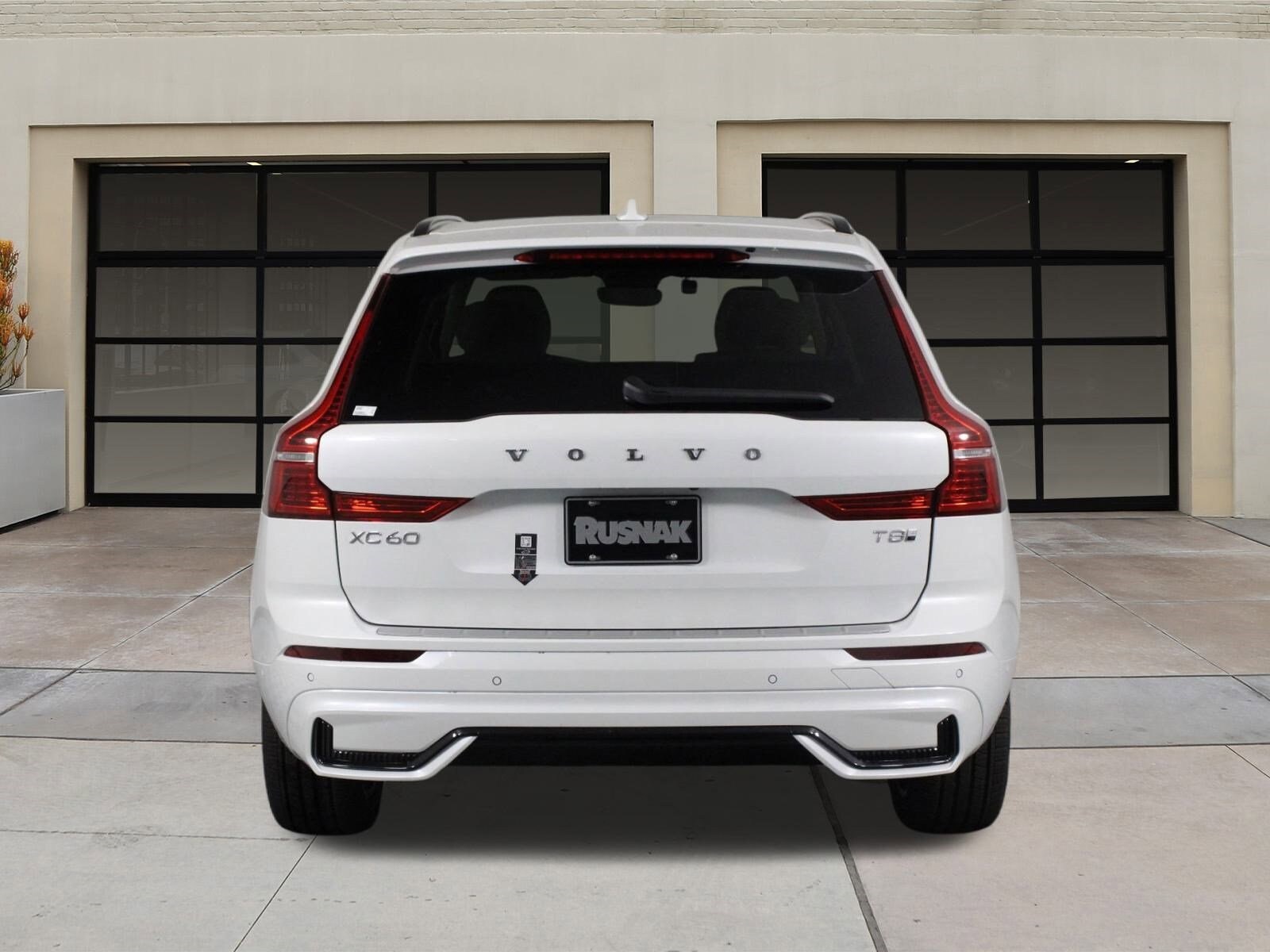 2025 Volvo XC60 Hybrid T8 Plus photo 4