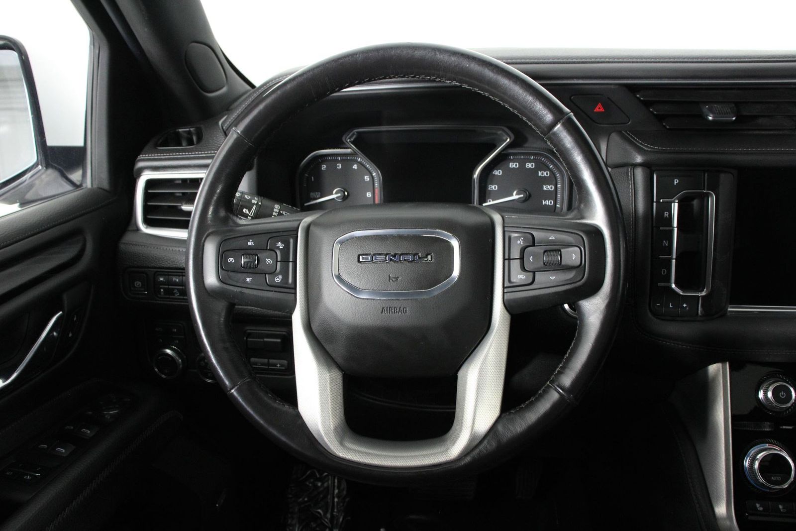 2021 GMC Yukon XL Denali photo 3