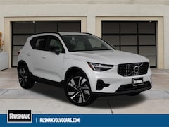 2025 Volvo XC40 B5 Plus Dark Theme SUV