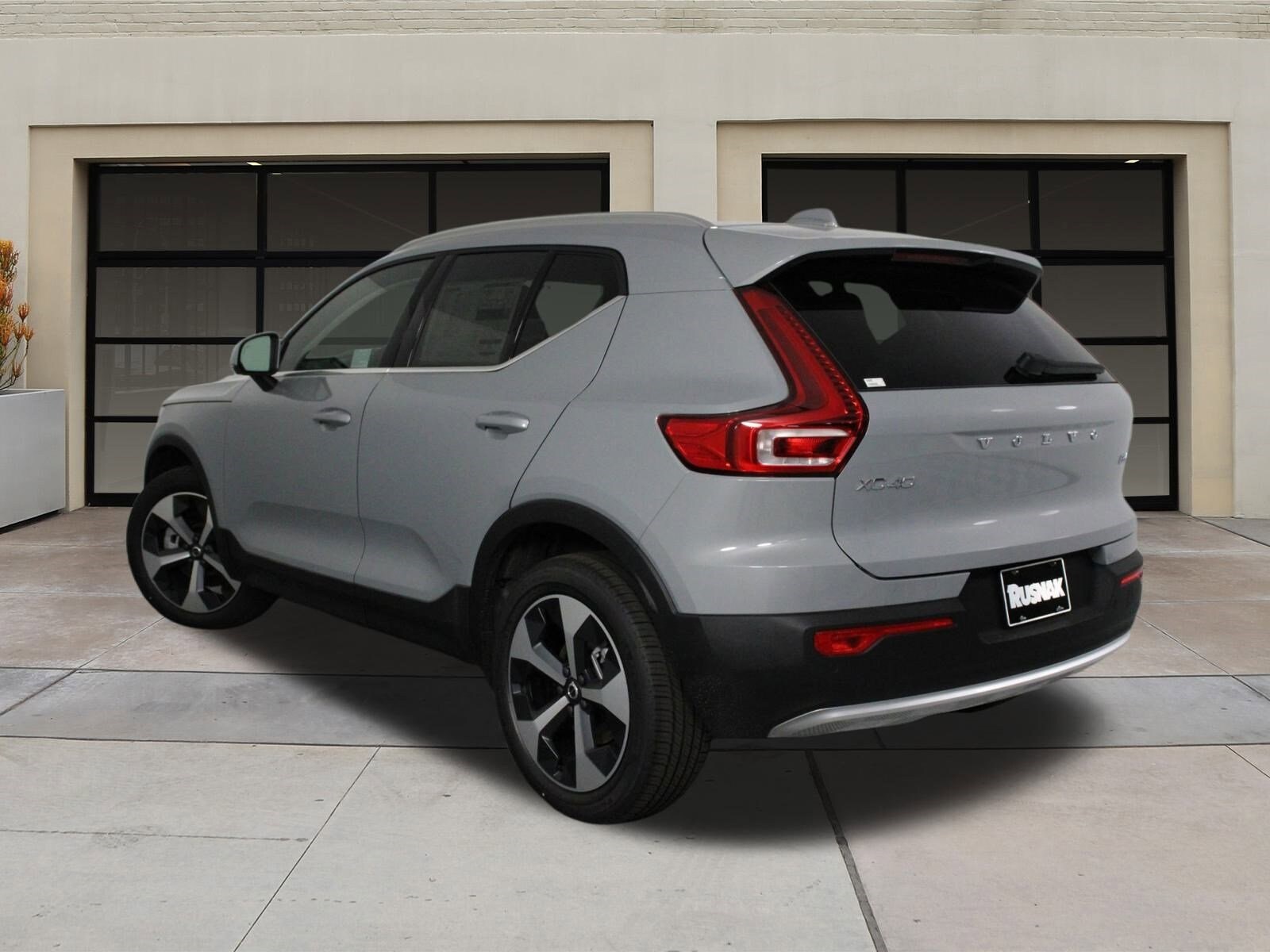 2025 Volvo XC40 Core photo 3