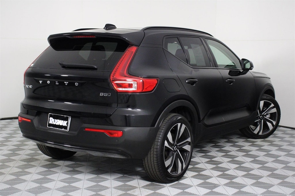 Certified 2025 Volvo XC40 B5 Plus Dark Theme SUV