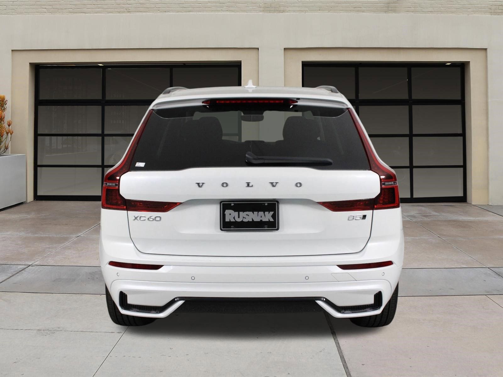 2026 Volvo XC60 B5 Plus photo 4