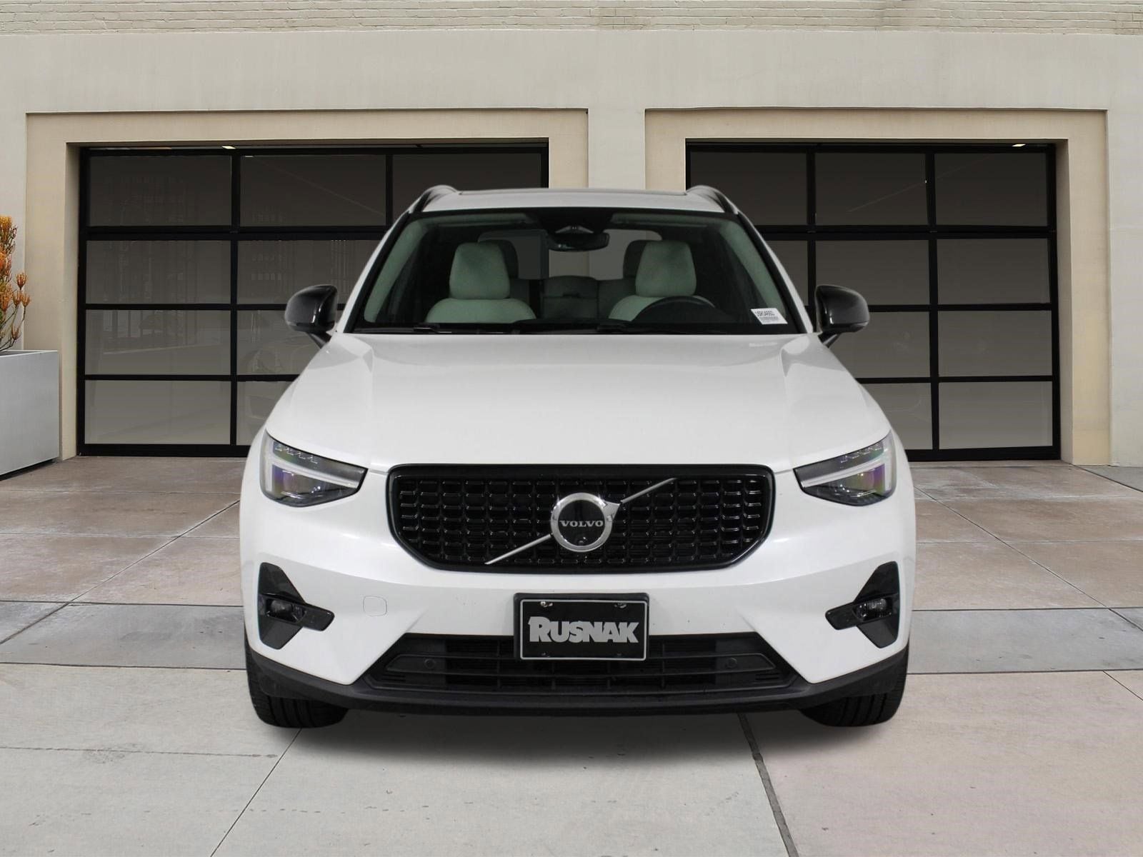 2026 Volvo XC40 B5 Plus photo 5