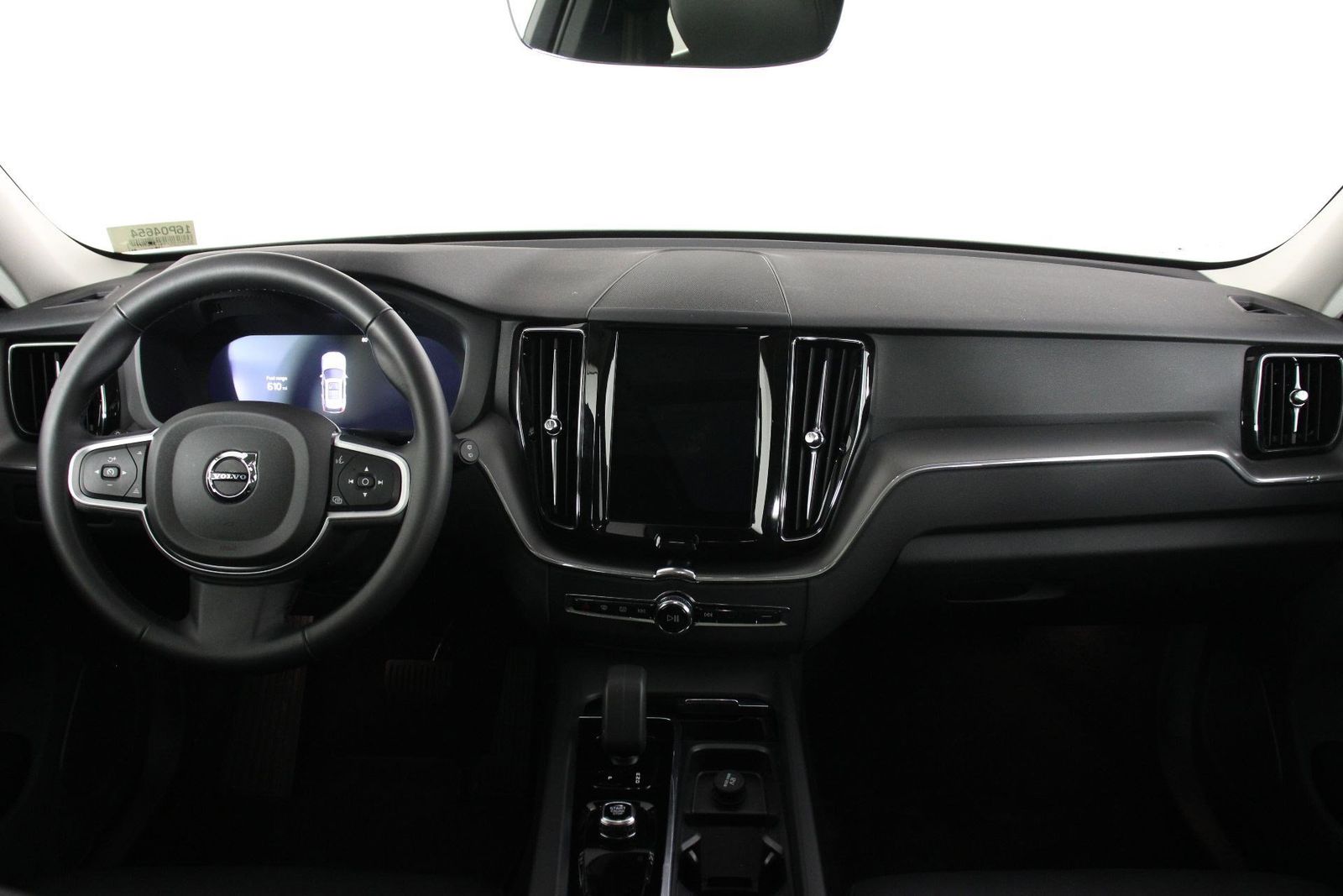 2025 Volvo XC60 B5 Core photo 6