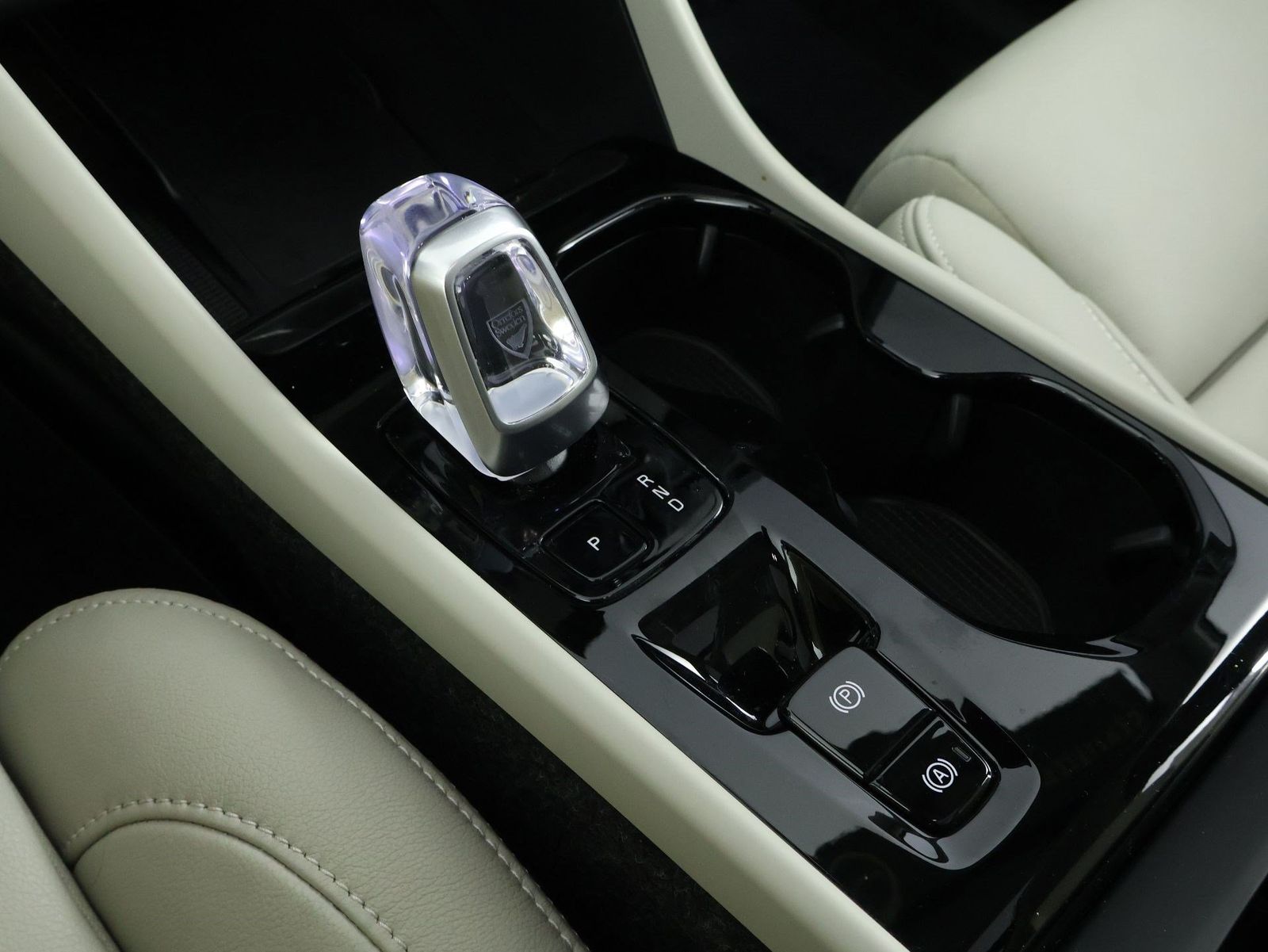 2026 Volvo XC40 Plus - Photo 15