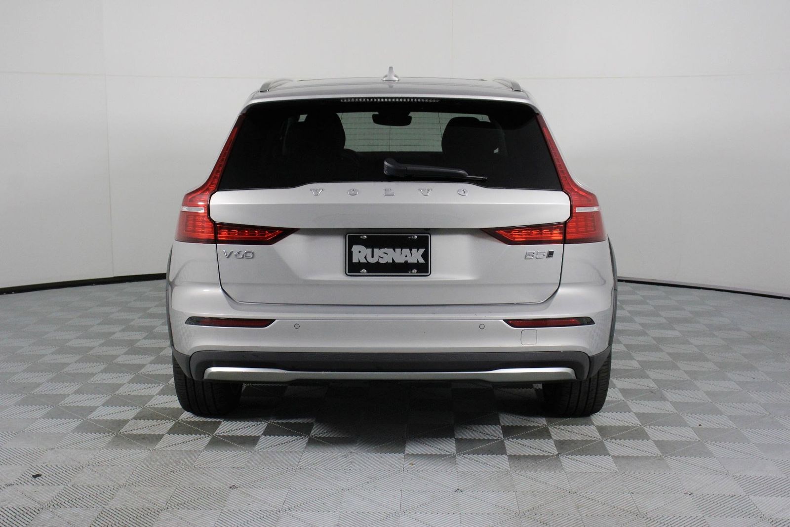 2025 Volvo V60 Cross Country B5 Plus photo 4