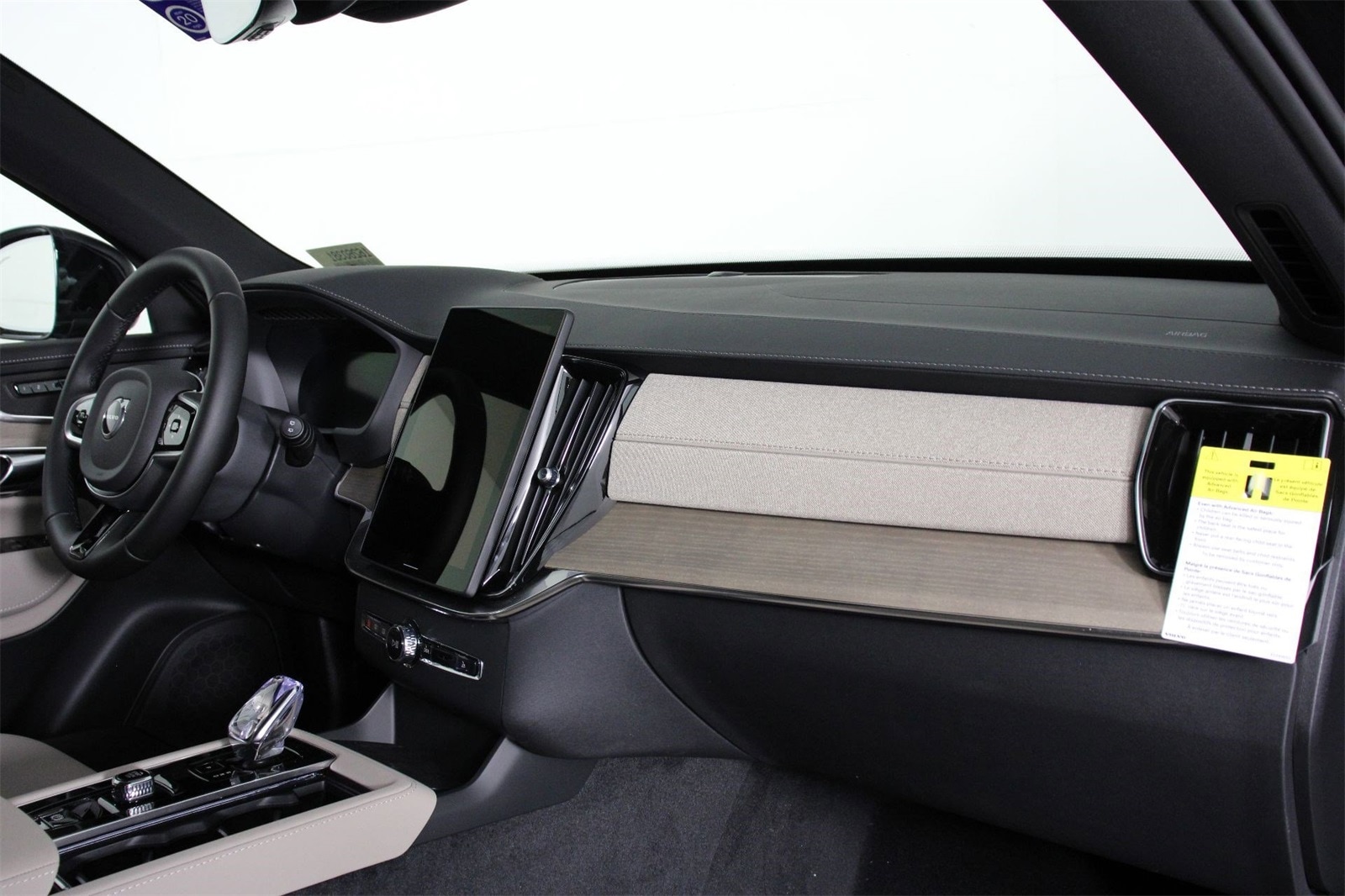 2026 Volvo XC90 Plus - Photo 9