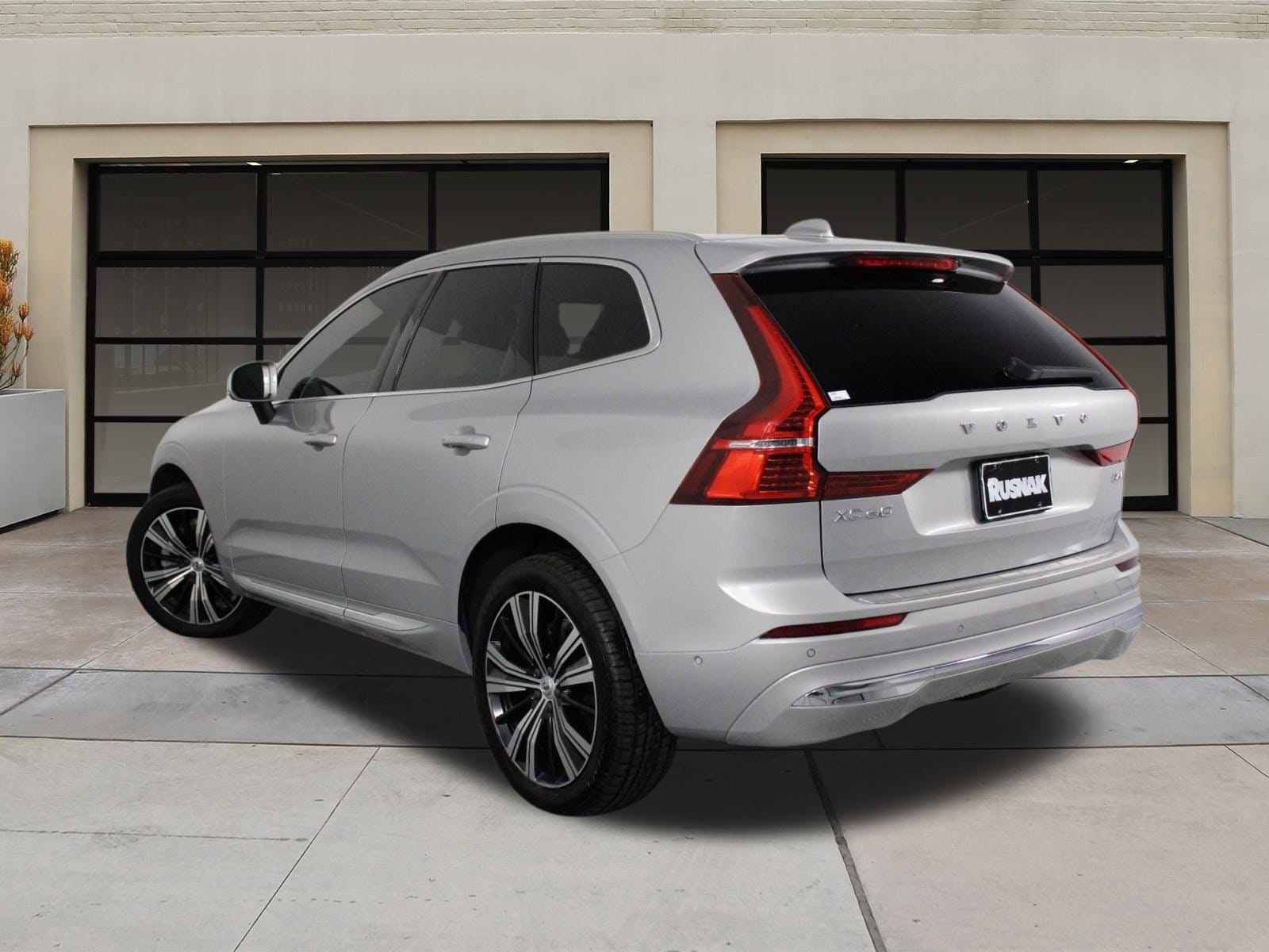 Used 2022 Volvo XC60 Inscription with VIN YV4062RL5N1945435 for sale in Pasadena, CA