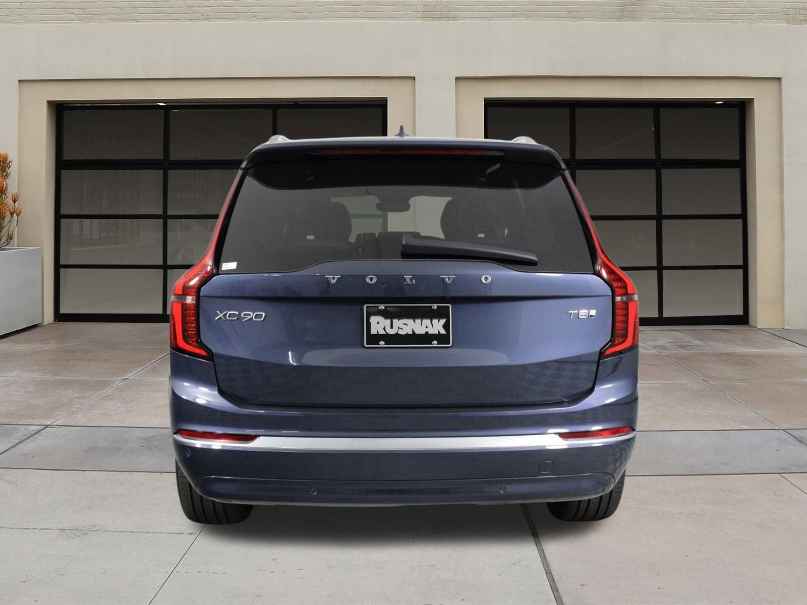 2026 Volvo XC90 T8 photo 3