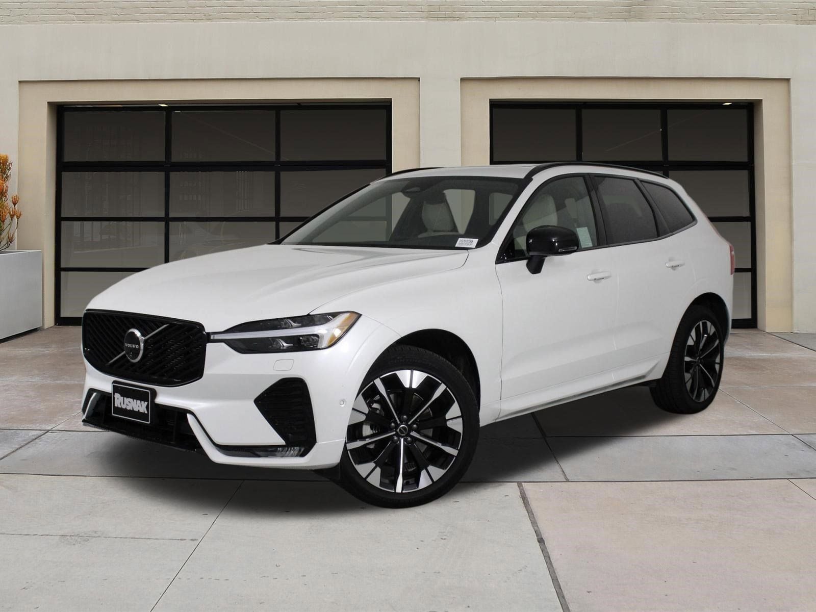 2026 Volvo XC60 B5 Plus photo 2