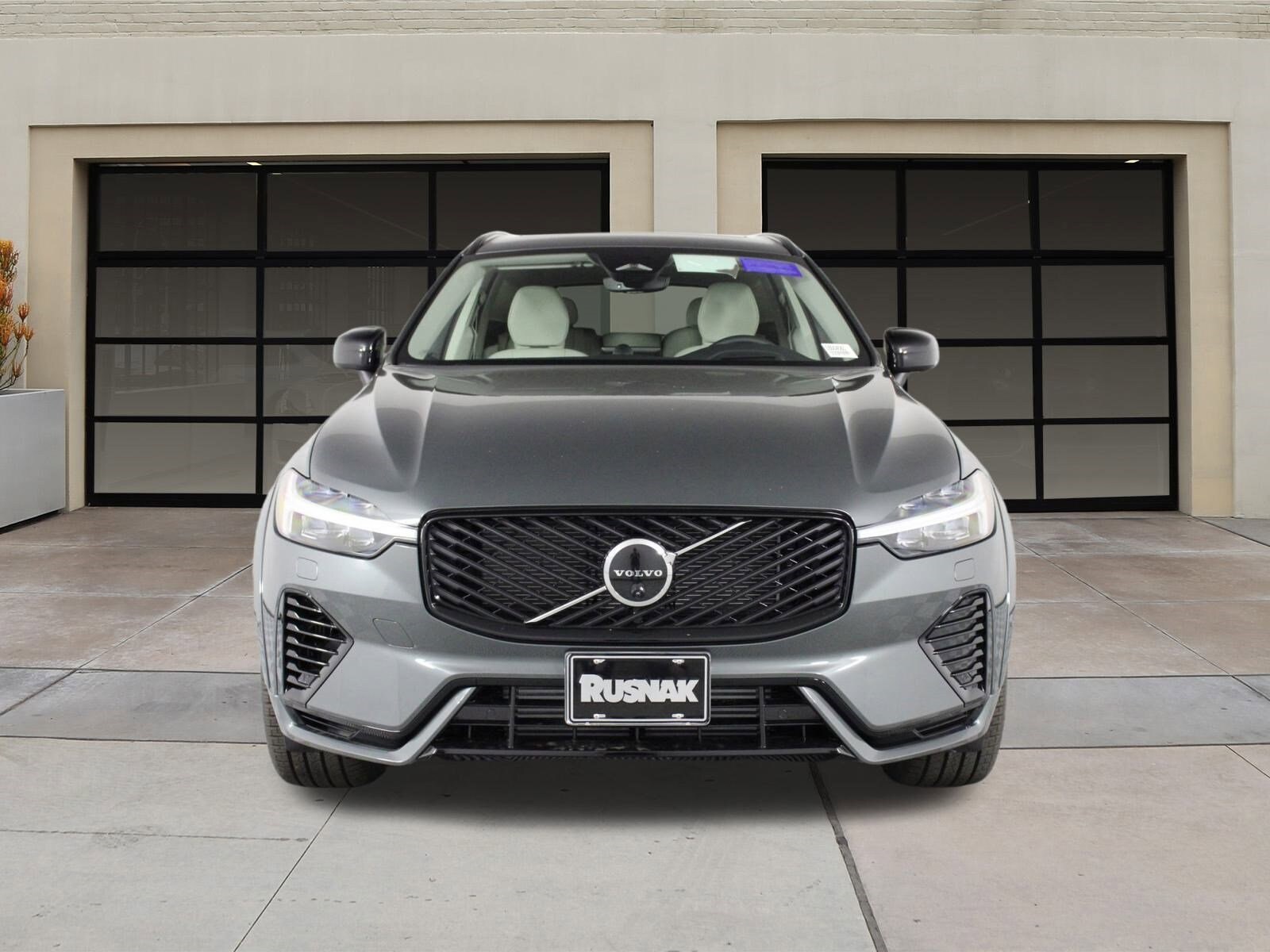 2026 Volvo XC60 Hybrid T8 photo 2