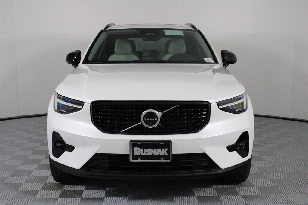 New 2026 Volvo XC40 B5 Ultra SUV
