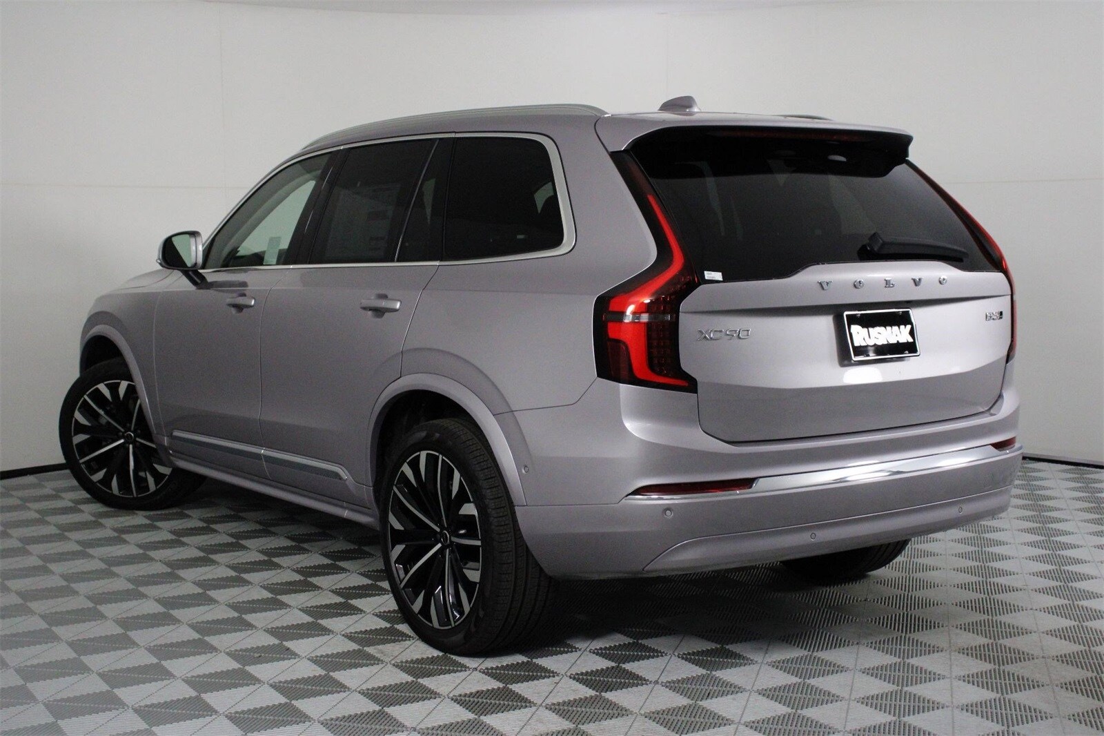 2026 Volvo XC90 B5 Plus photo 3