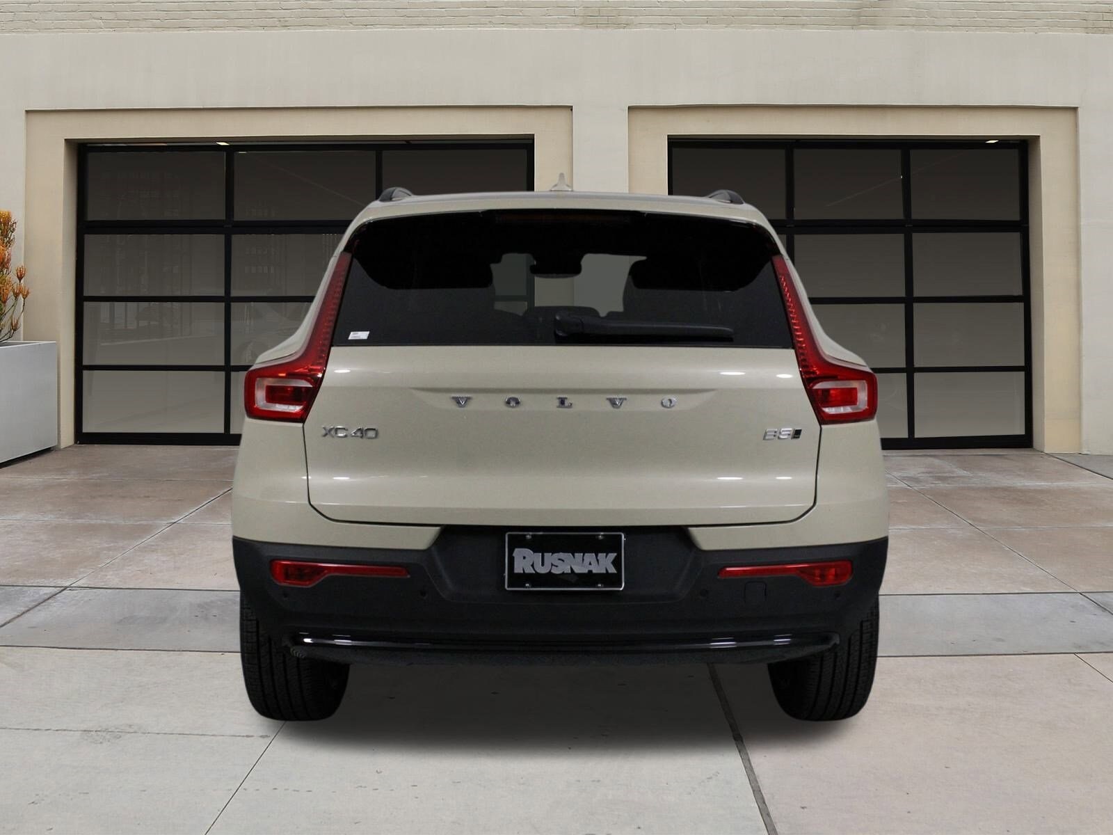 2026 Volvo XC40 photo 3