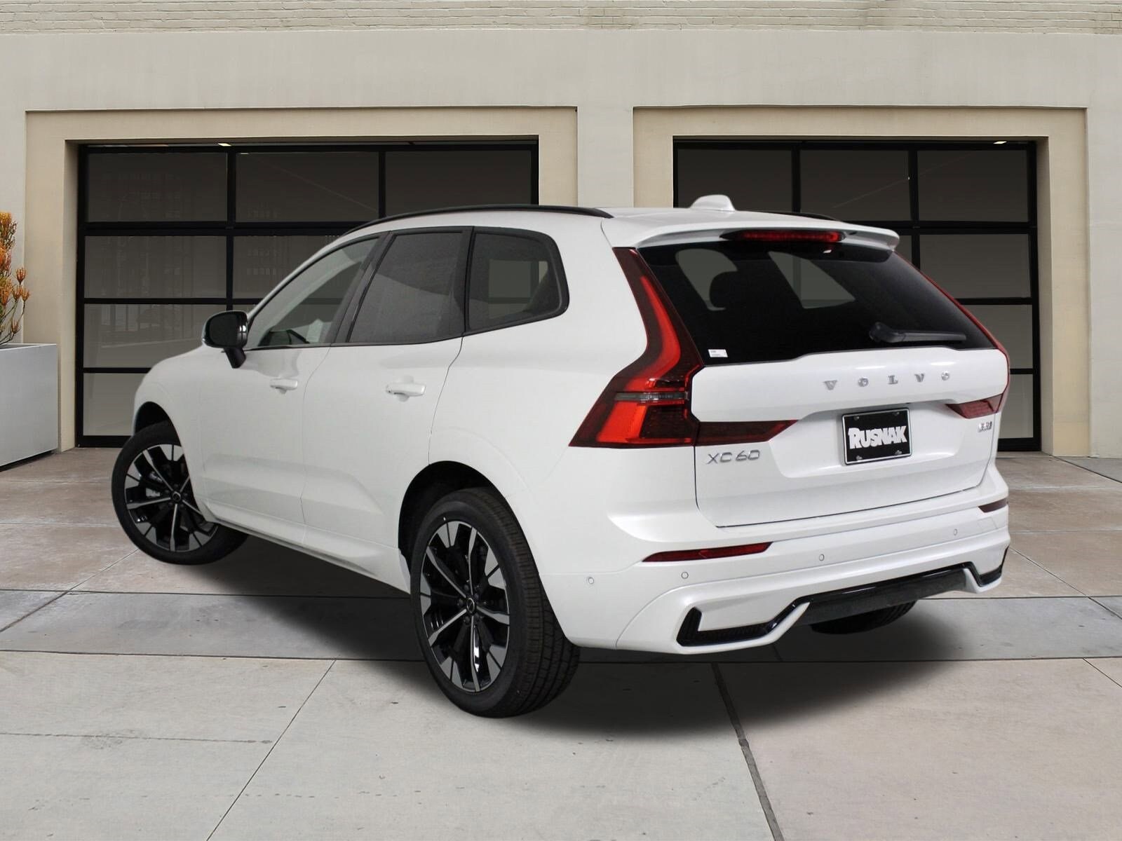 2026 Volvo XC60 B5 Plus photo 2