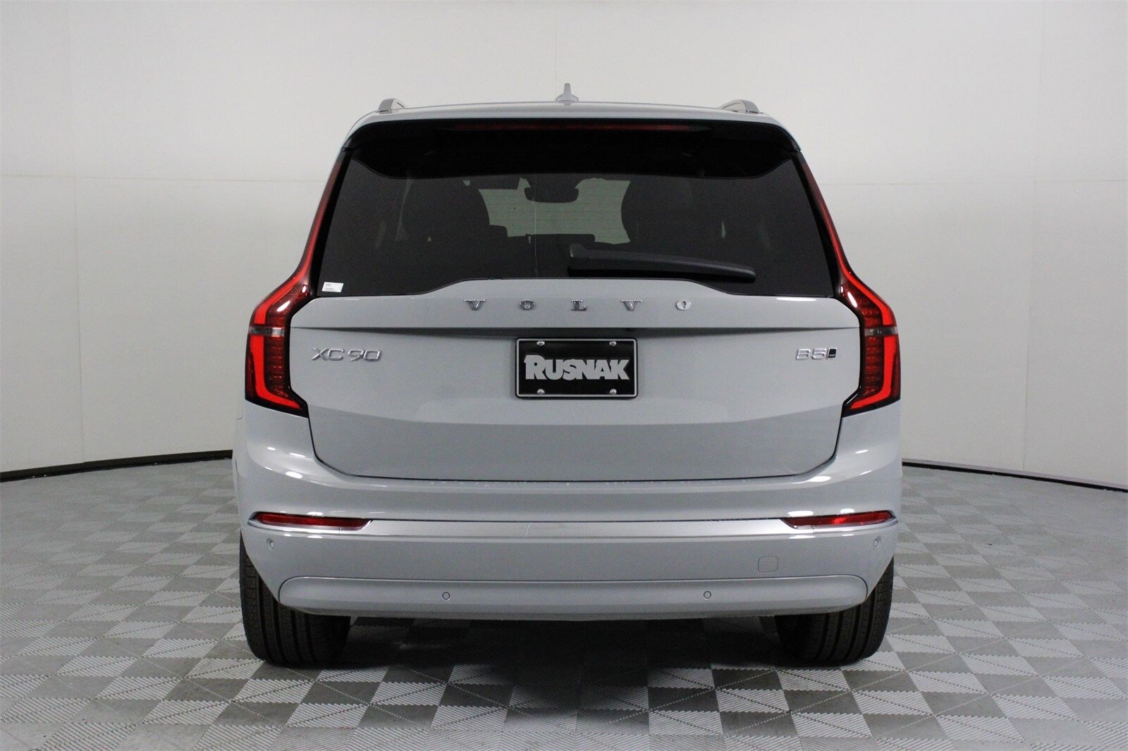 2026 Volvo XC90 B5 AWD Plus photo 4