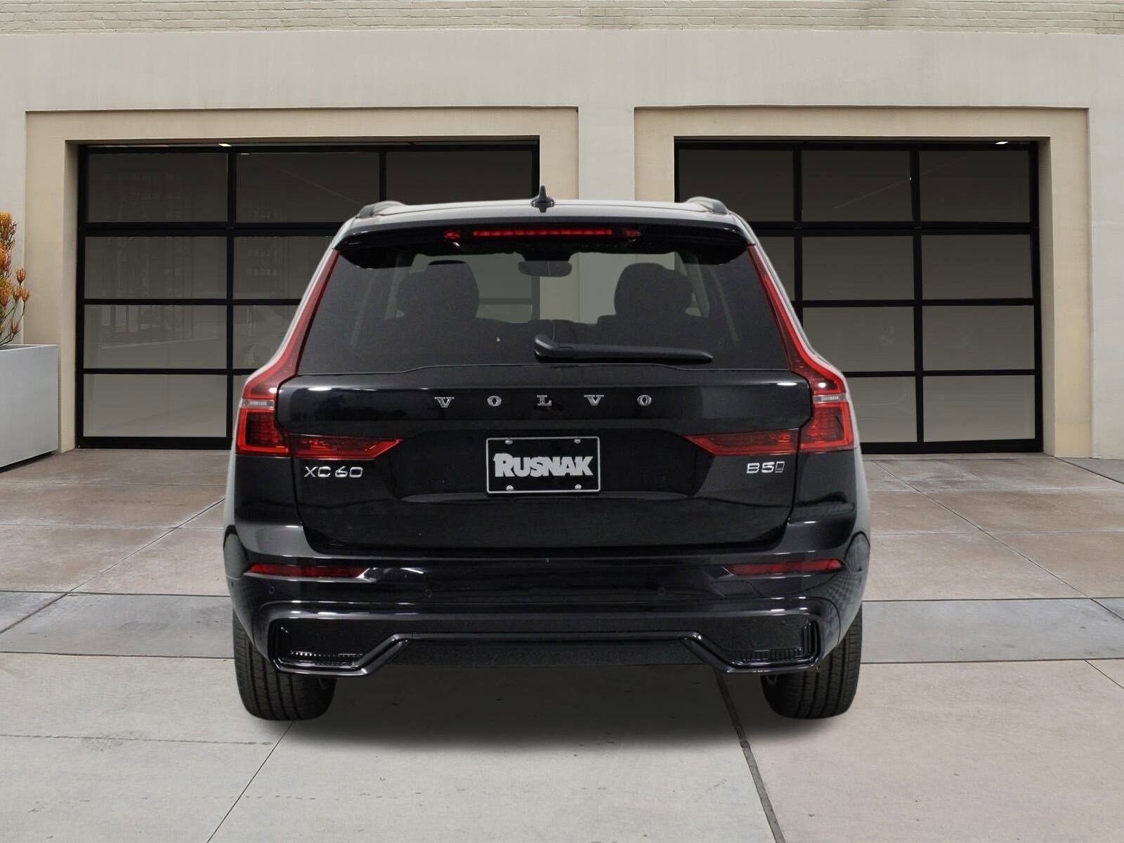 2026 Volvo XC60 B5 Plus photo 3