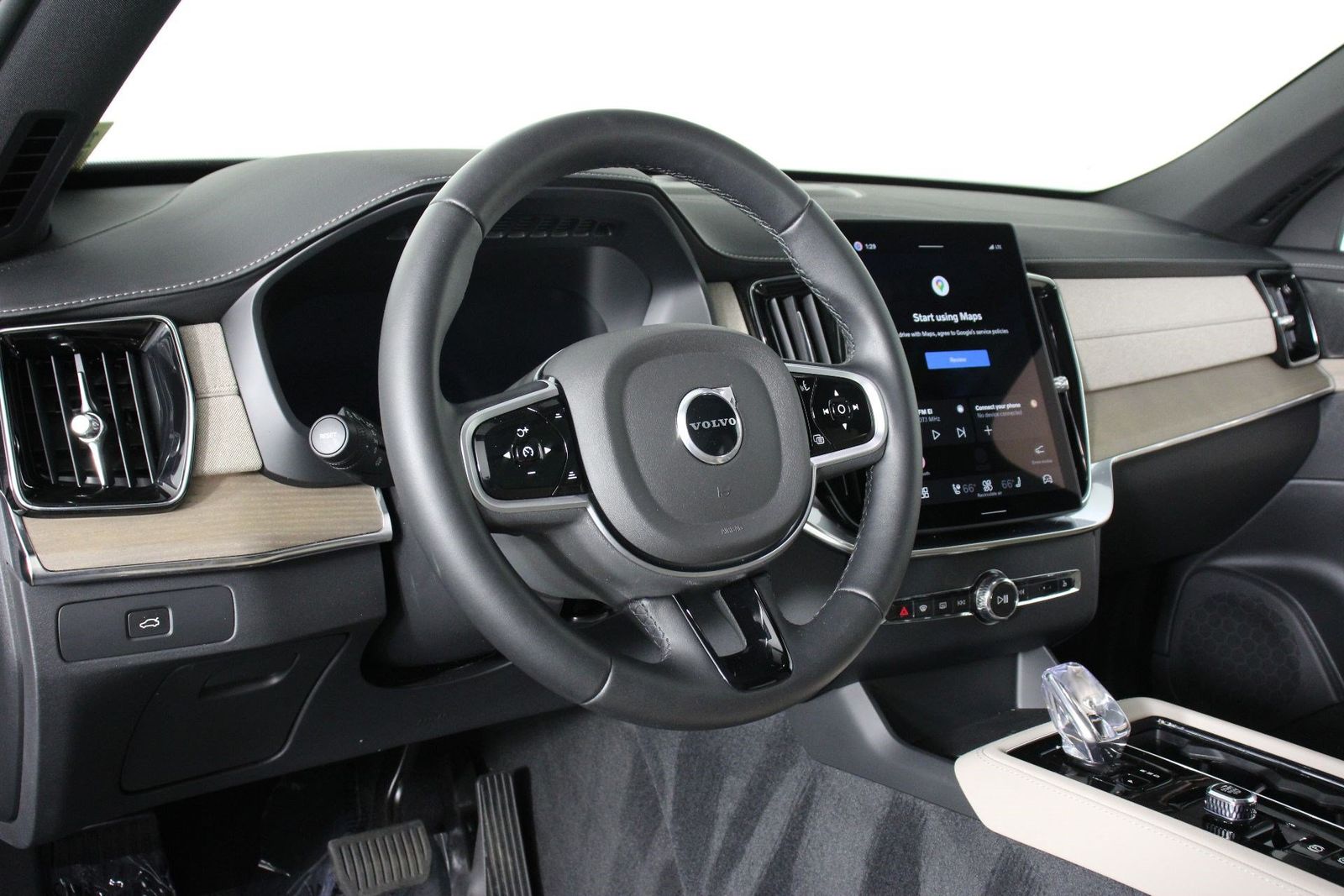2026 Volvo XC90 Plus - Photo 14