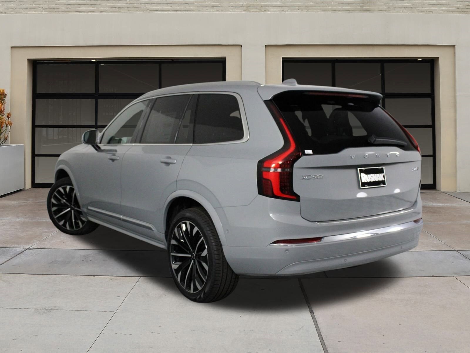 2026 Volvo XC90 AWD Plus photo 3