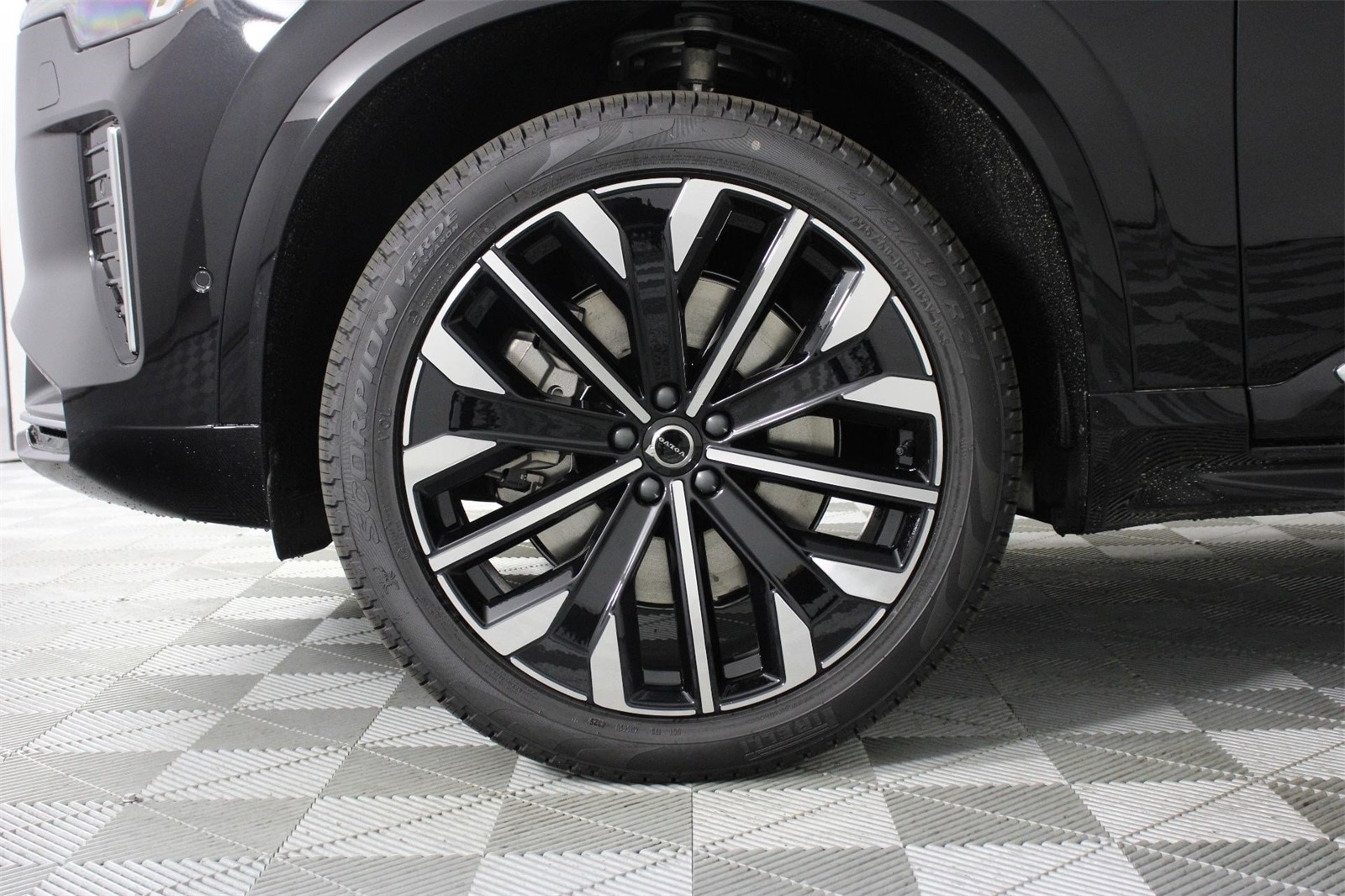 2026 Volvo XC90 Plus - Photo 13