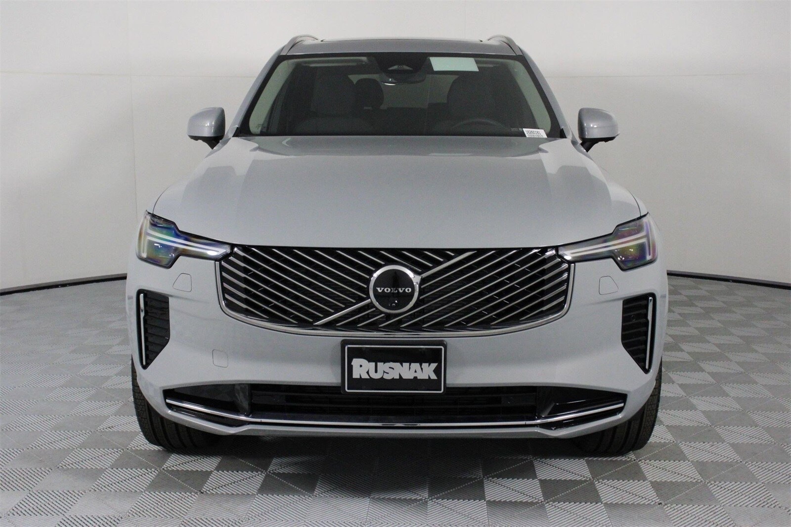 2026 Volvo XC90 B5 AWD Plus photo 2