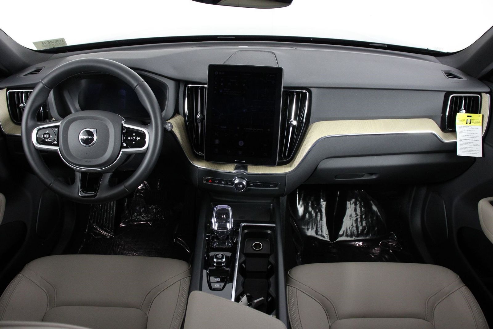 2026 Volvo XC60 B5 Plus photo 6