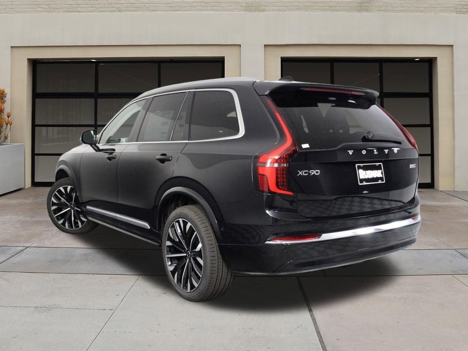 2026 Volvo XC90 B5 Plus photo 3