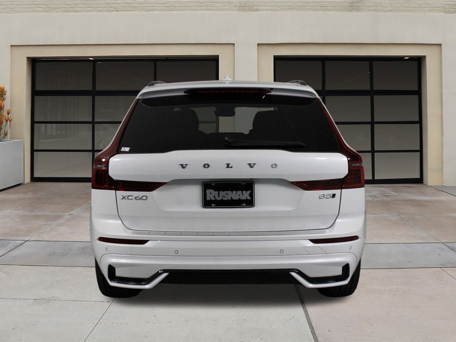2026 Volvo XC60 B5 Plus photo 4