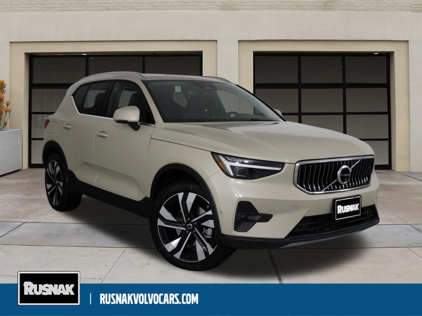 2025 Volvo XC40