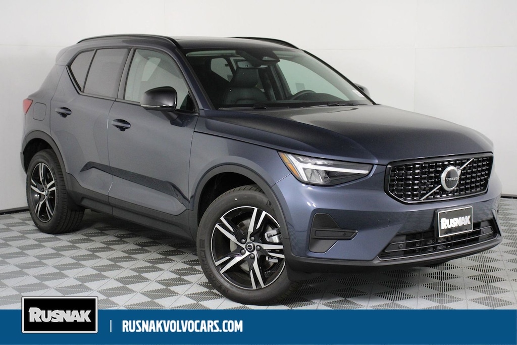 New 2026 Volvo XC40 B4 Core SUV