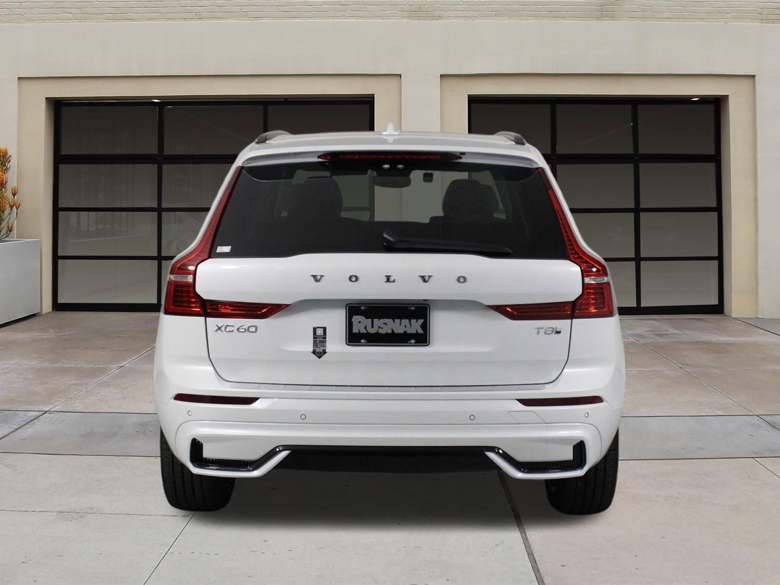 2025 Volvo XC60 T8 Plus photo 4