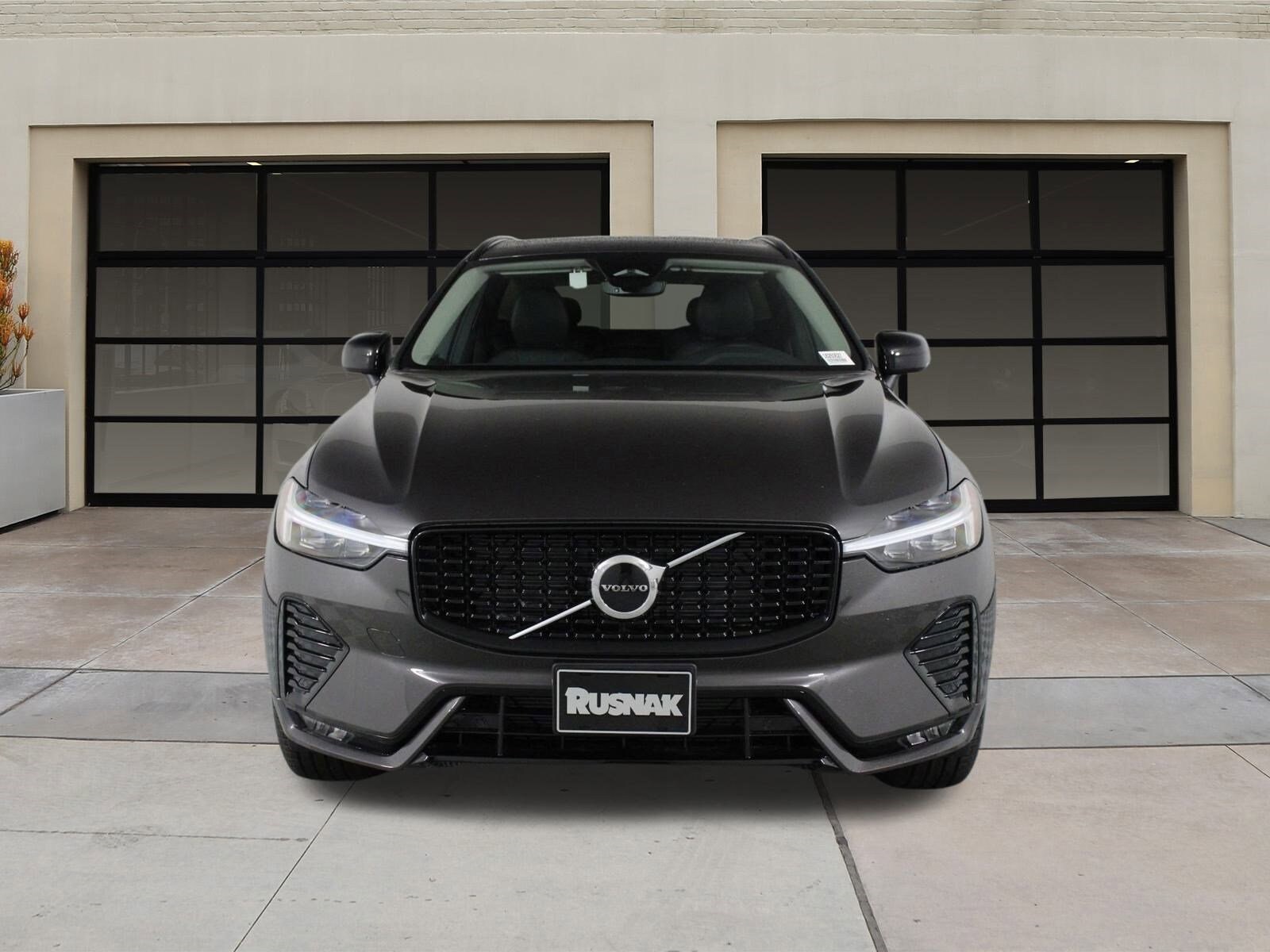 2025 Volvo XC60 B5 Core photo 2